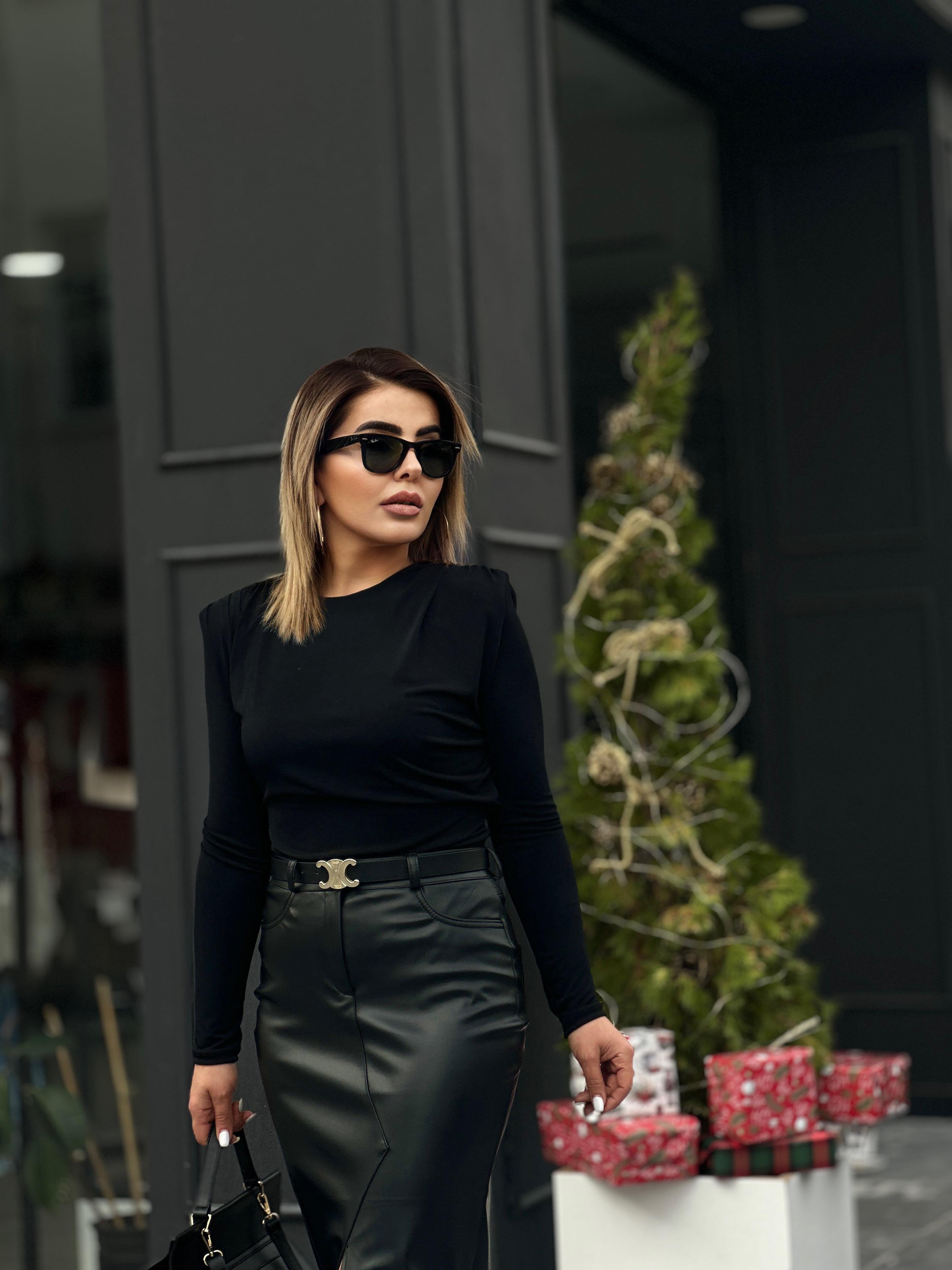 Siyah Vatkalı Drapeli Bodysuit