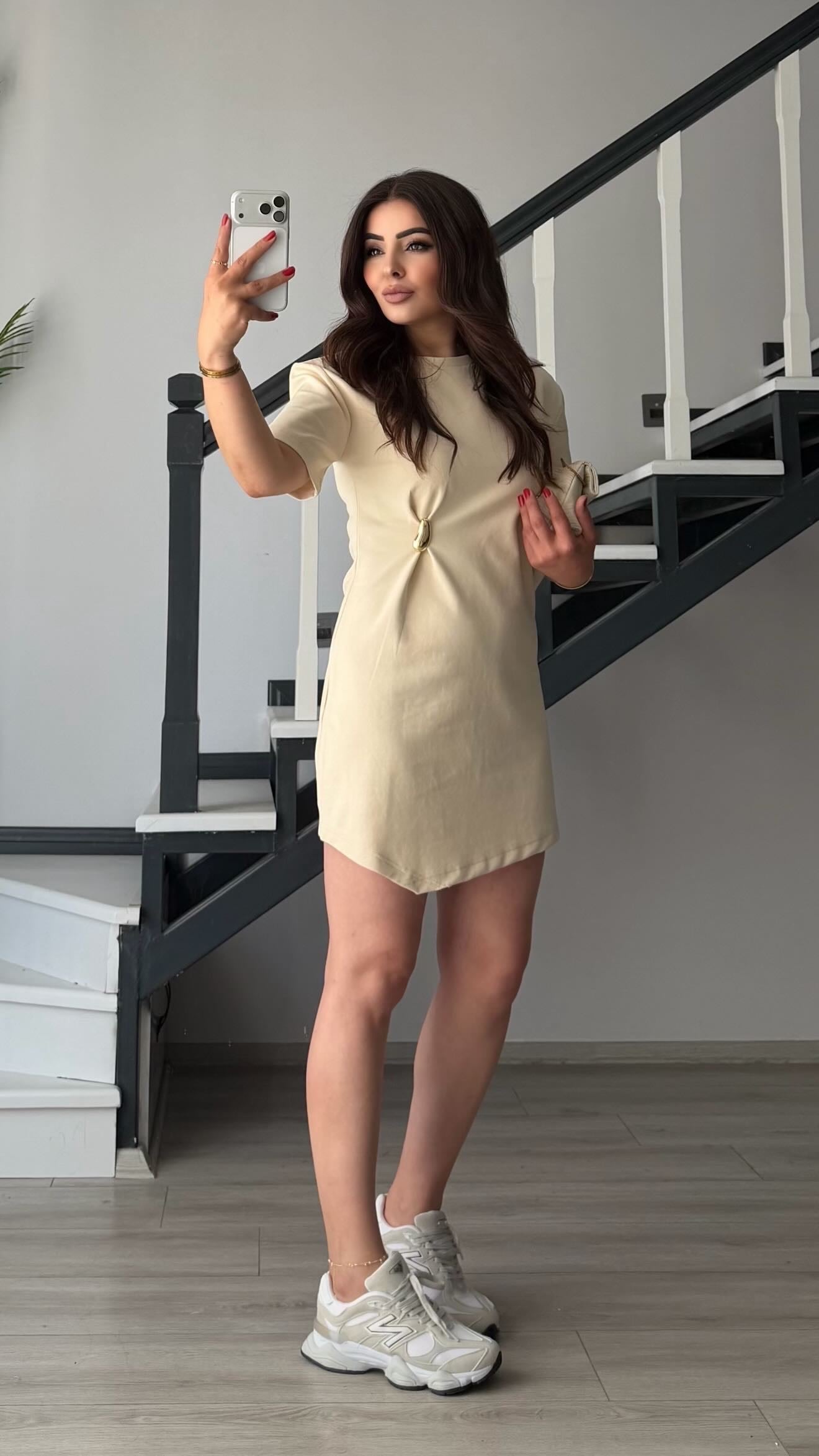 Taş Aksesuar Detaylı Asimetrik Mini Elbise