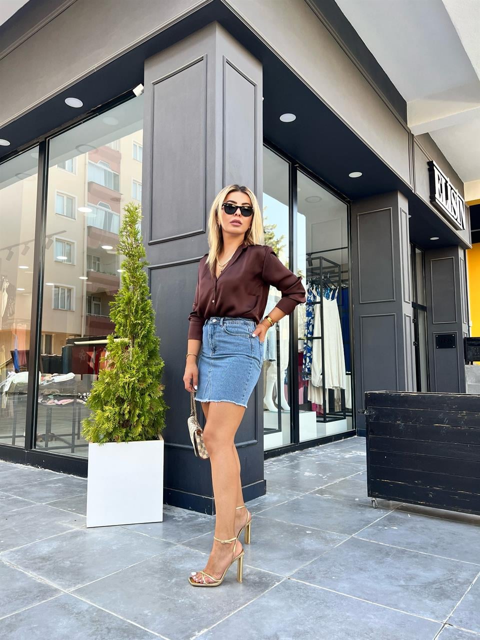 Üçgen Parçalı Mini Denim Etek 