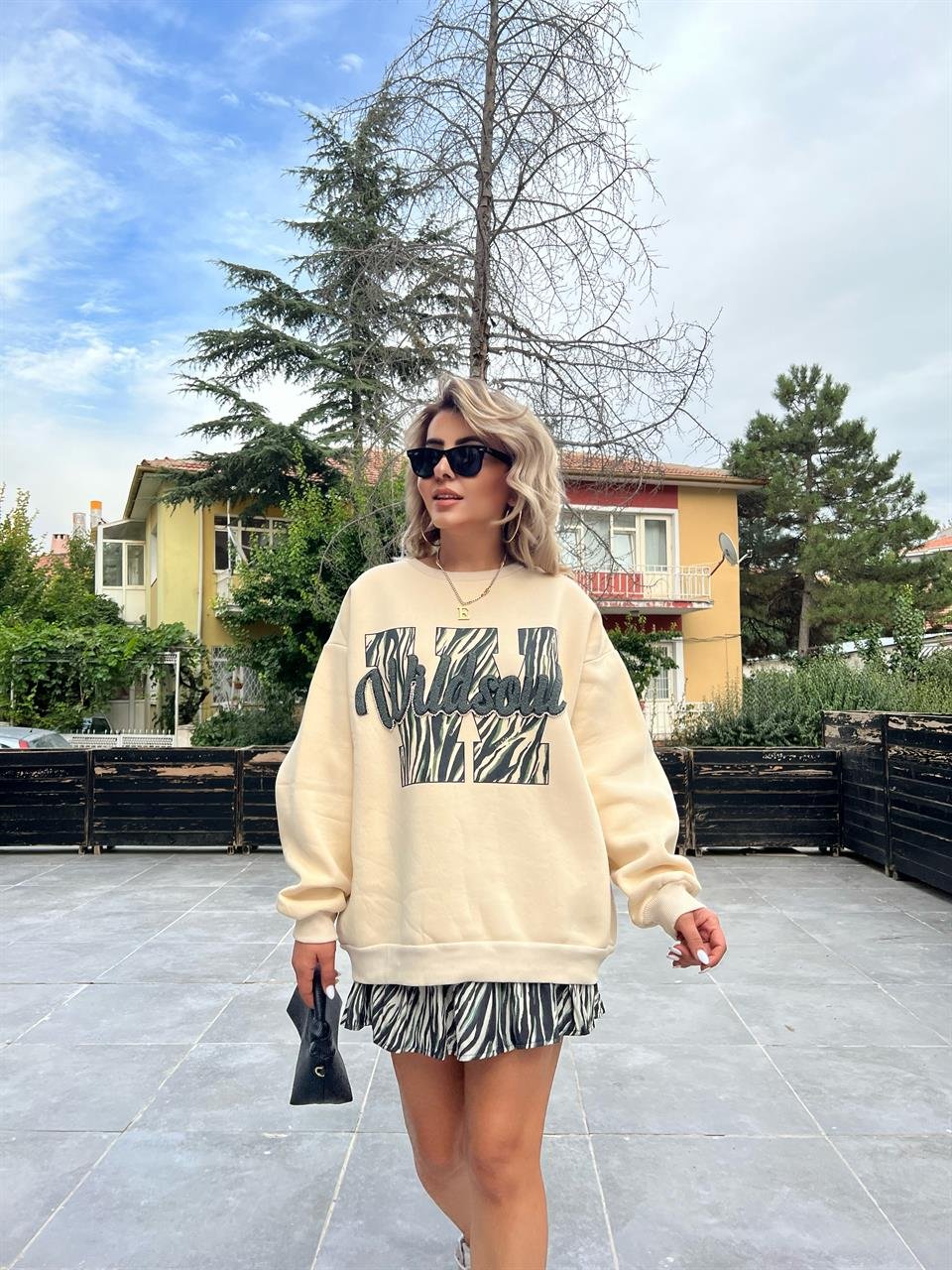 Wildsow Nakışlı Taş İşlemeli Sweatshirt