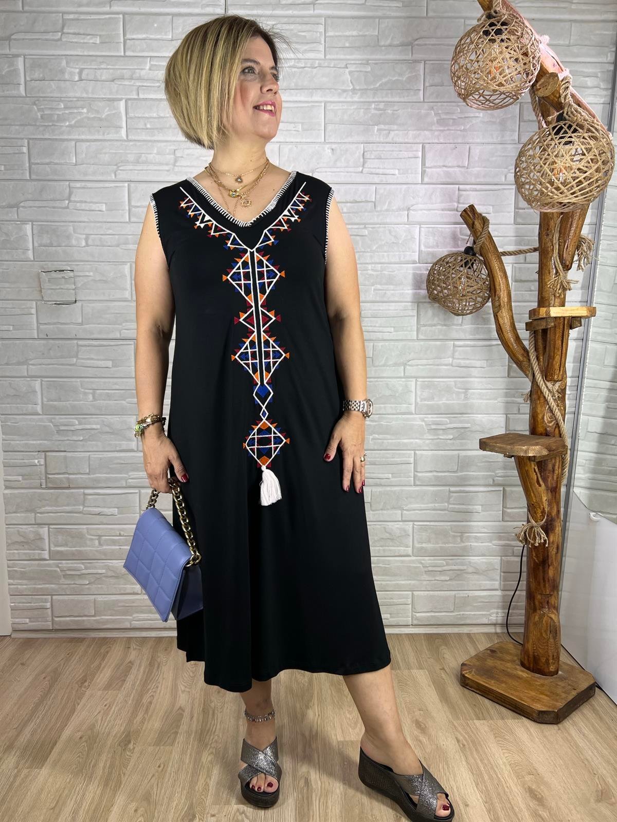 EYZ0025 Siyah Asimetrik Kare Nakışlı Bluz