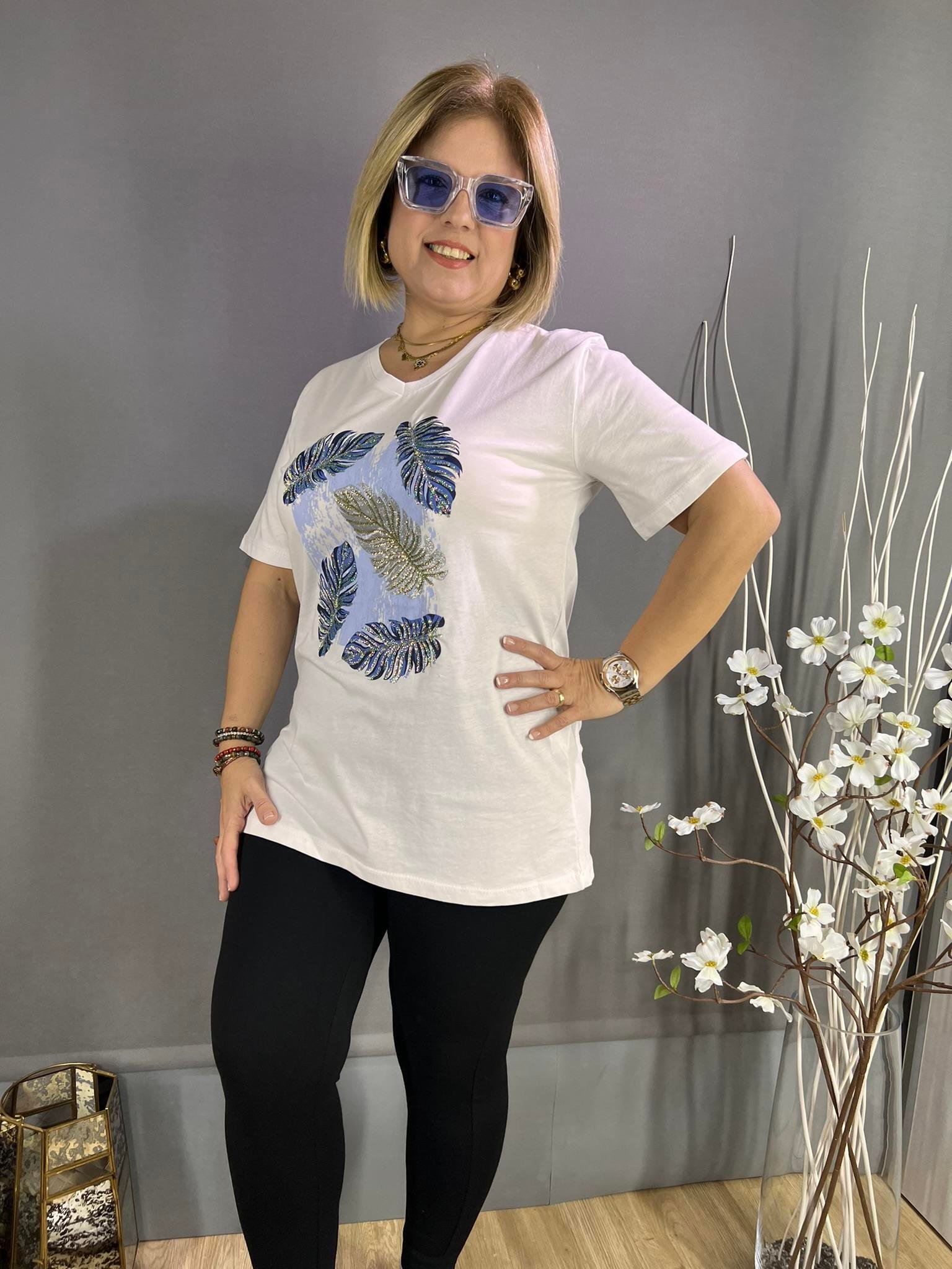 EYZ208 BEYAZ MAVİ YAPRAKLI TİŞÖRT