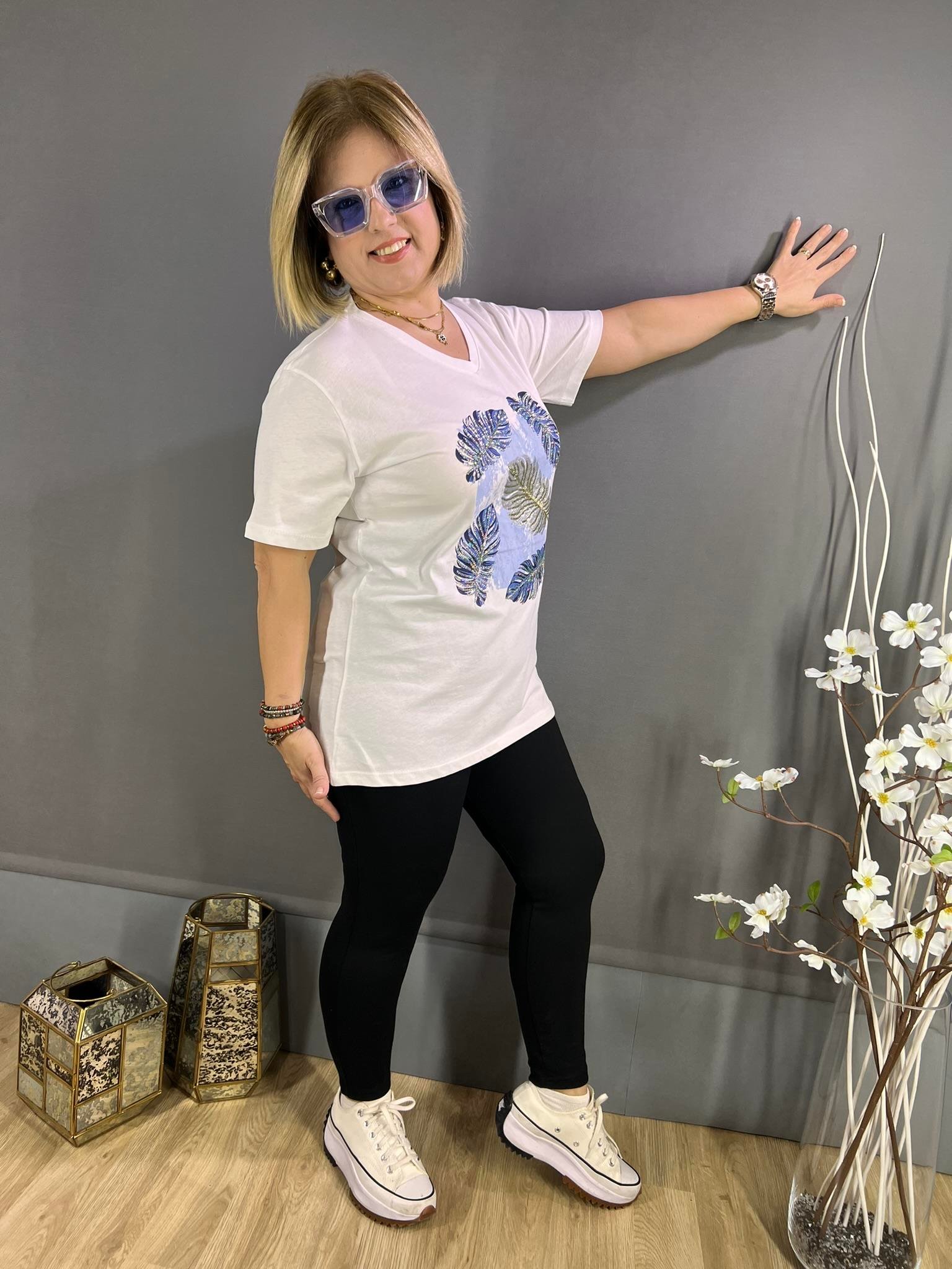 EYZ208 BEYAZ MAVİ YAPRAKLI TİŞÖRT