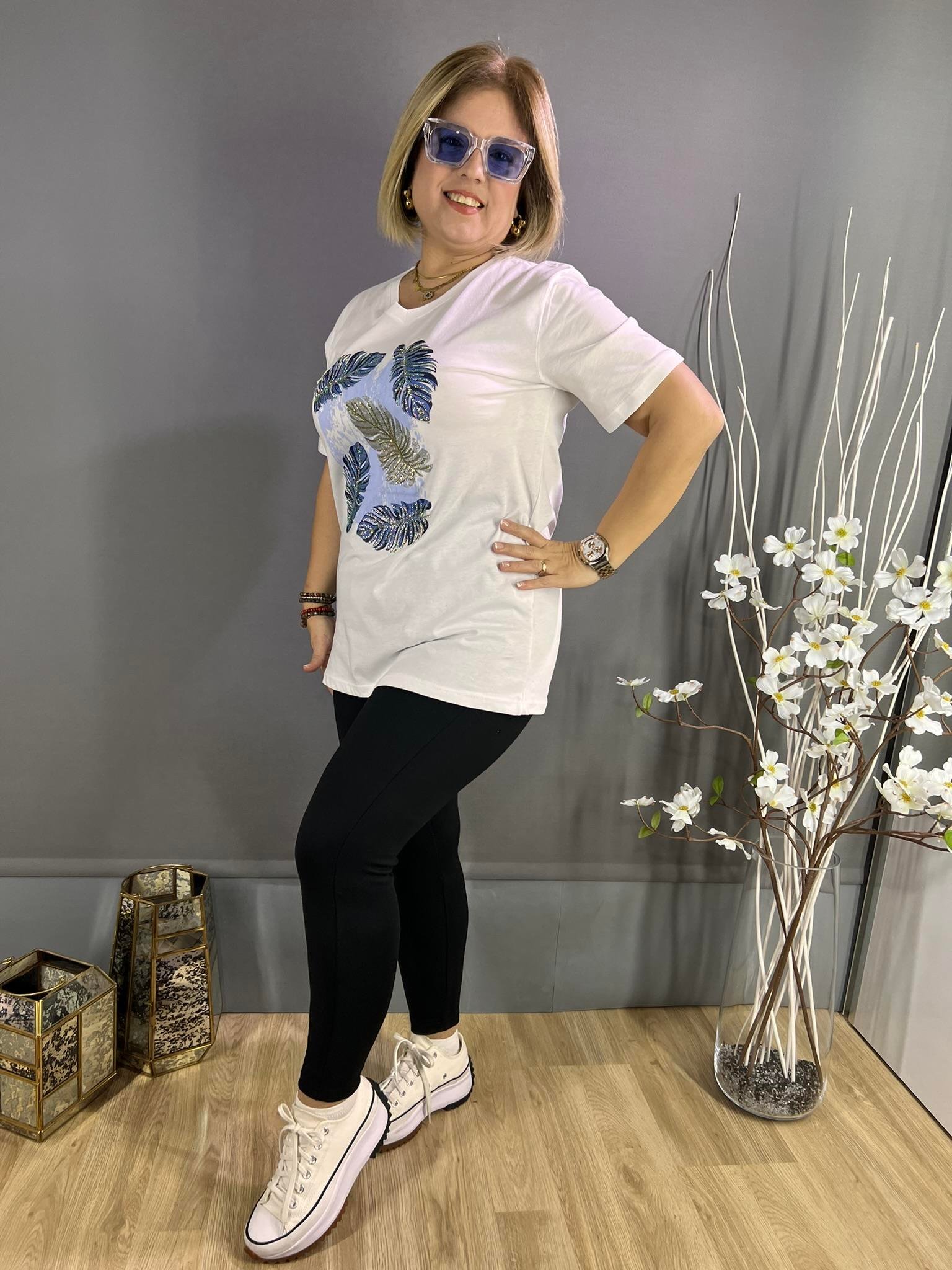 EYZ208 BEYAZ MAVİ YAPRAKLI TİŞÖRT