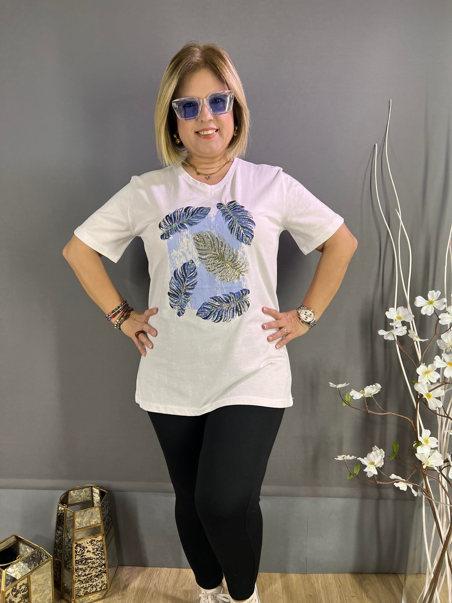 EYZ208 BEYAZ MAVİ YAPRAKLI TİŞÖRT