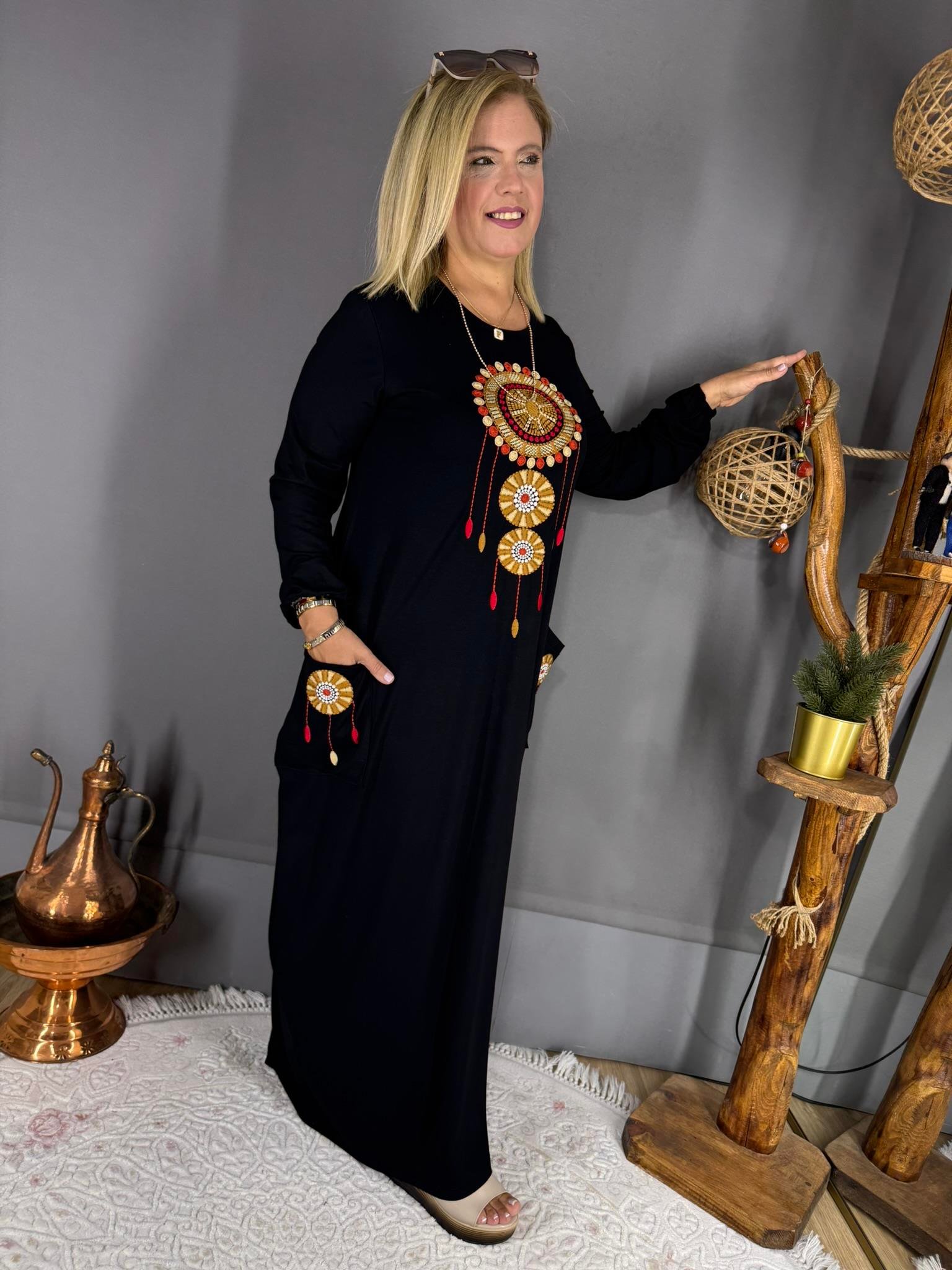 EYZ681 SİYAH UZUN KOLLU DÜŞKAPANI NAKIŞLI ELBİSE