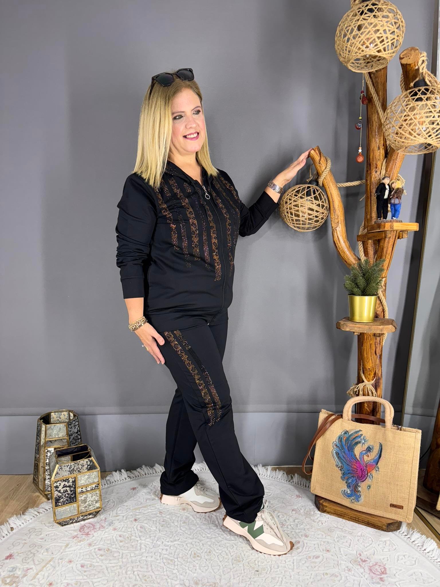 EYZ736 SİYAH GOLD SULU TAŞLI EŞOFMAN TAKIM