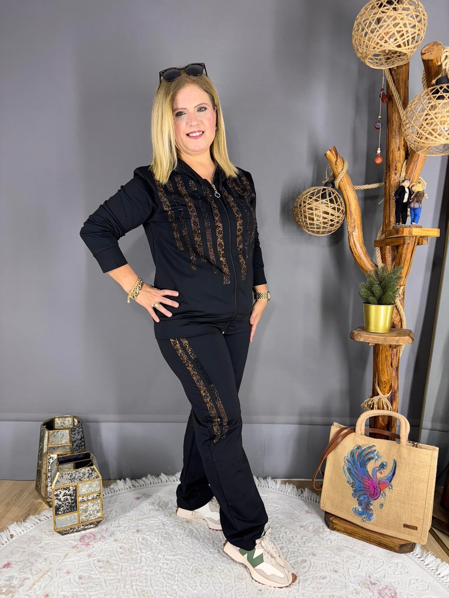 EYZ736 SİYAH GOLD SULU TAŞLI EŞOFMAN TAKIM