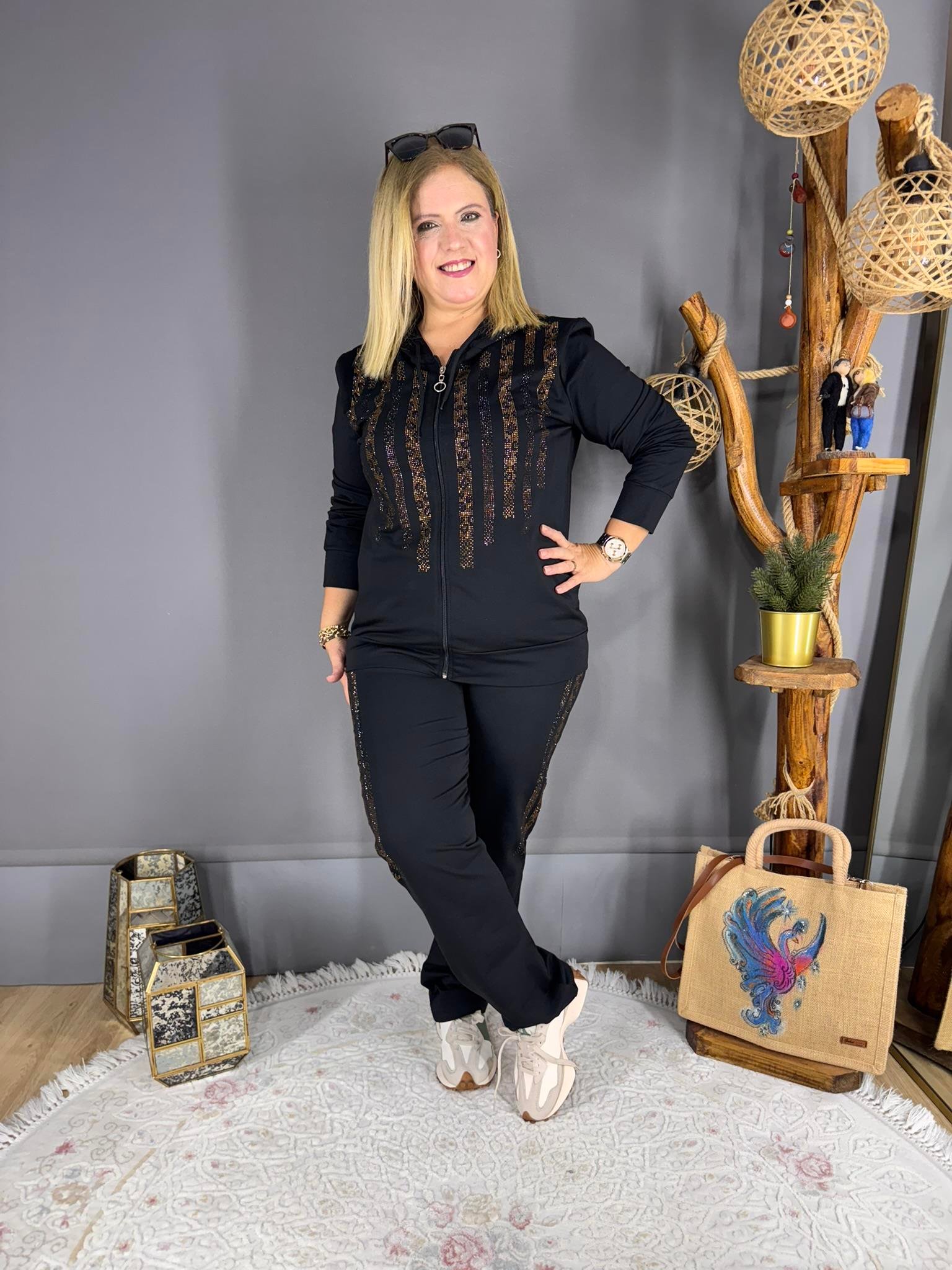 EYZ736 SİYAH GOLD SULU TAŞLI EŞOFMAN TAKIM