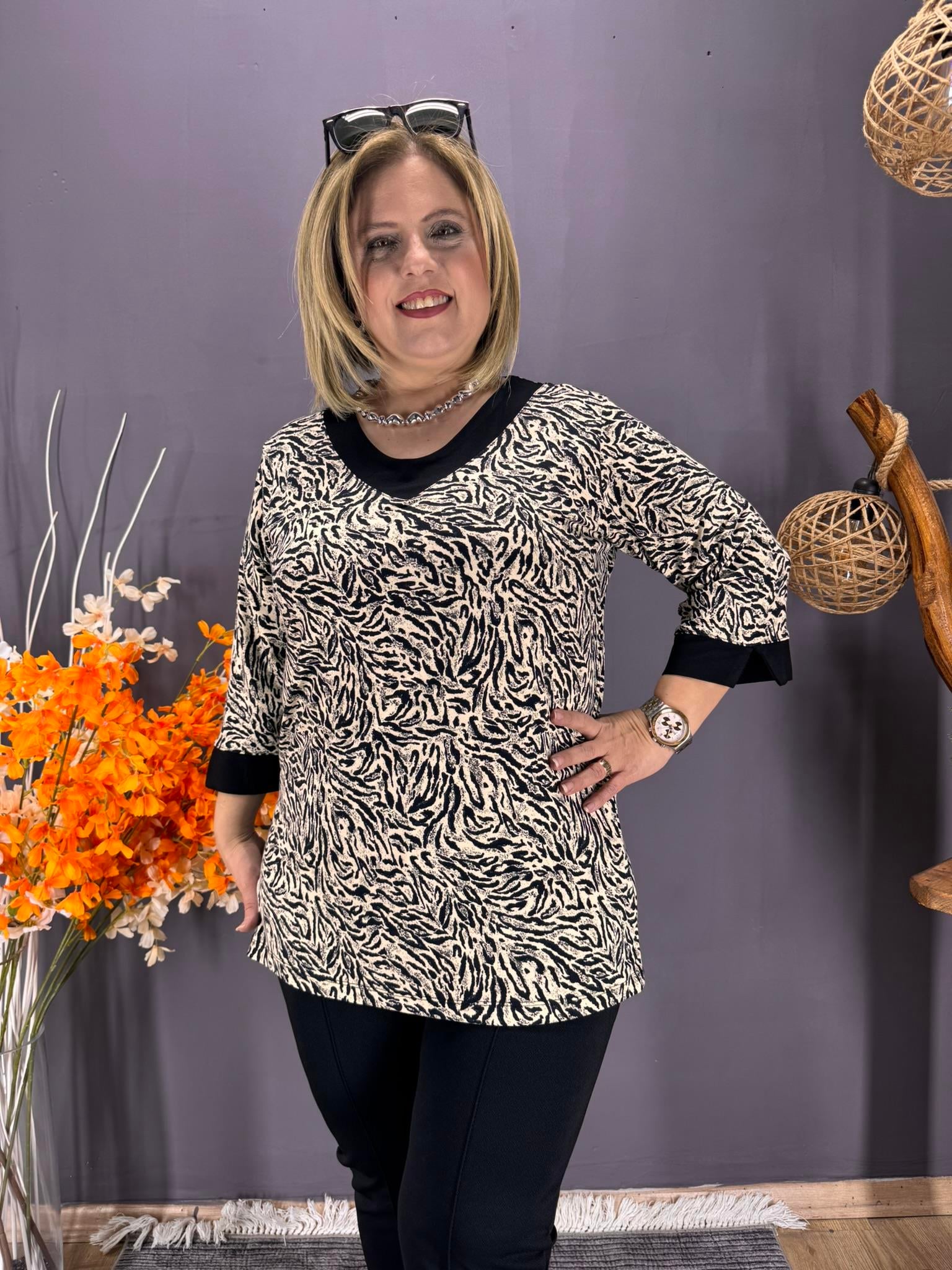 EYZ868 SİYAH KREM KIRÇILLI BASKLI PENYE BLUZ