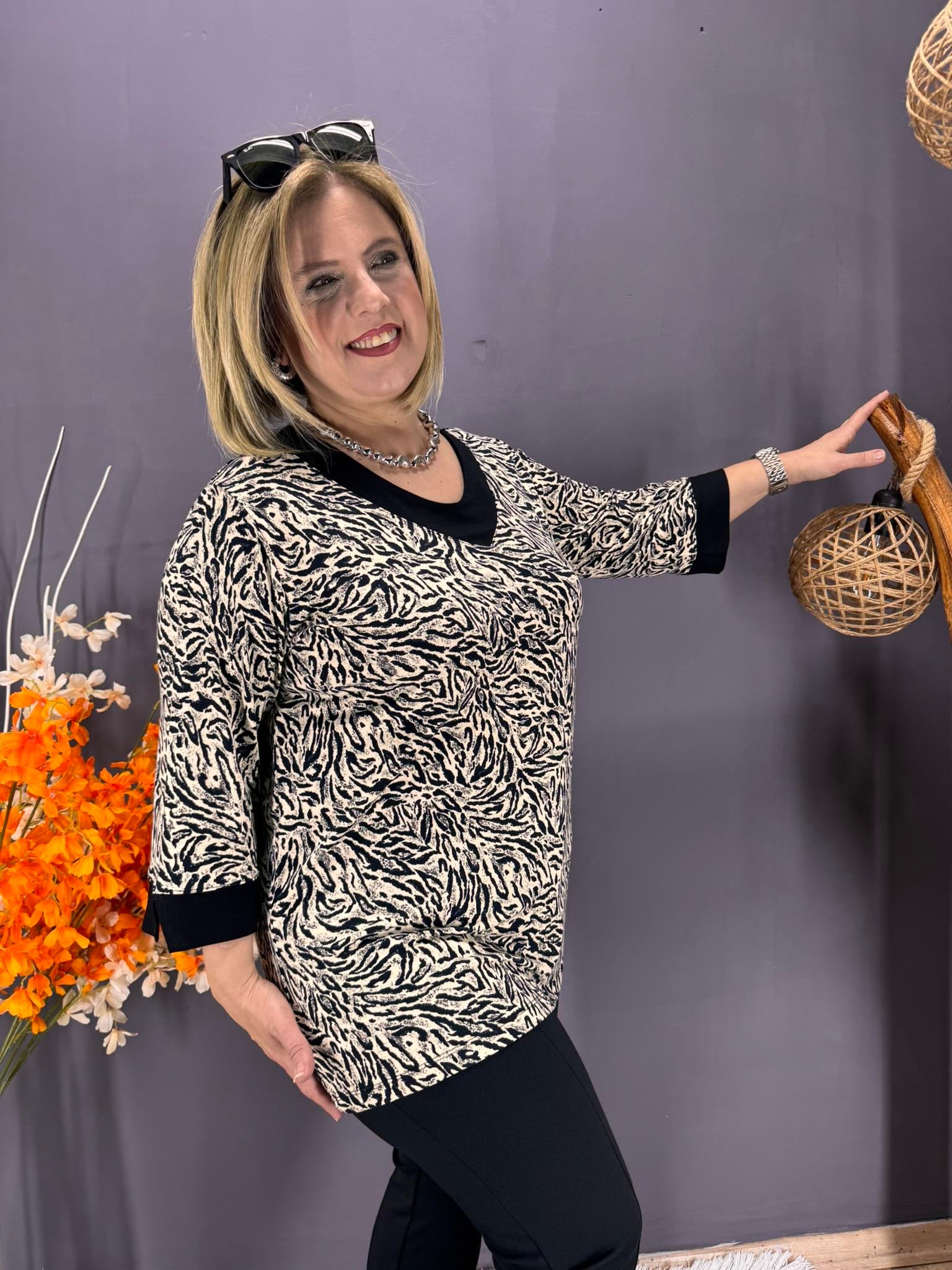 EYZ868 SİYAH KREM KIRÇILLI BASKLI PENYE BLUZ