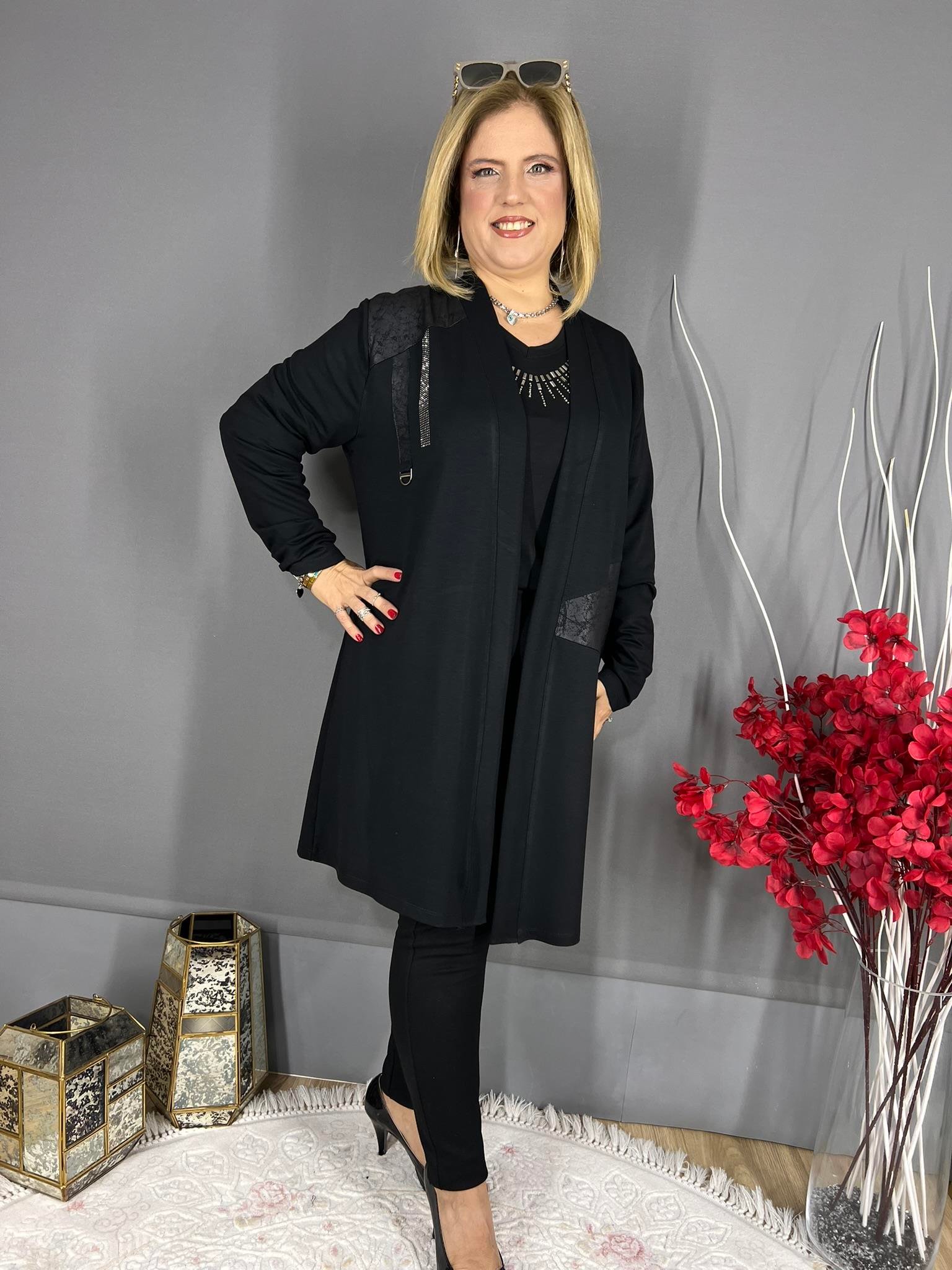 SİYAH DERİLİ TAŞLI ÇEKET