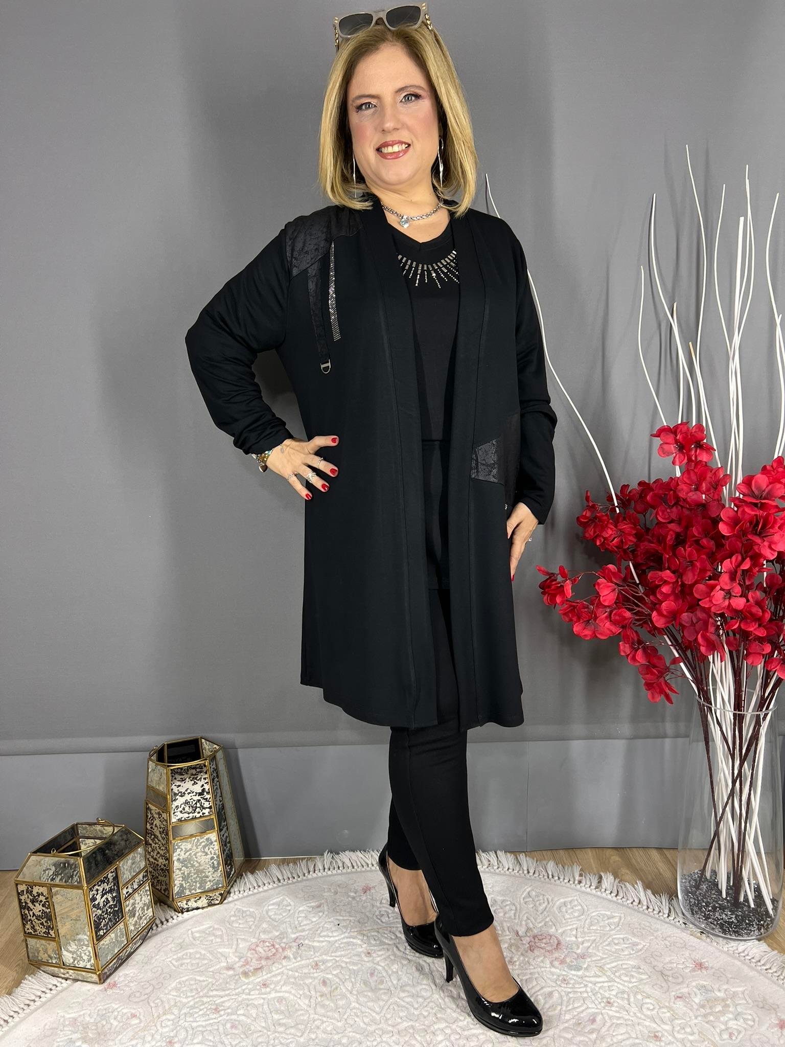 SİYAH DERİLİ TAŞLI ÇEKET