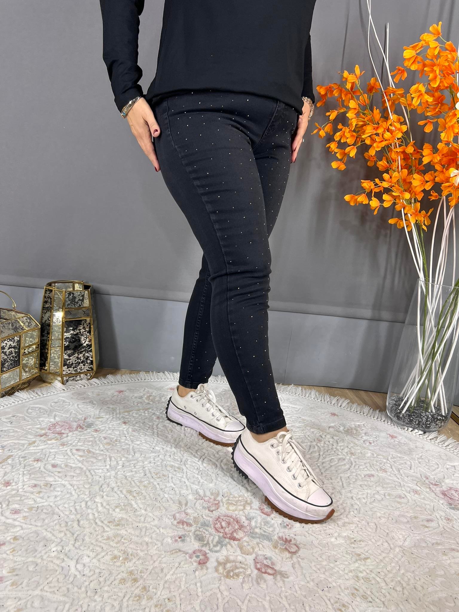 SİYAH TAŞ İŞLEMELİ FULL LİKRALI BÜYÜK BEDEN KOT PANTOLON