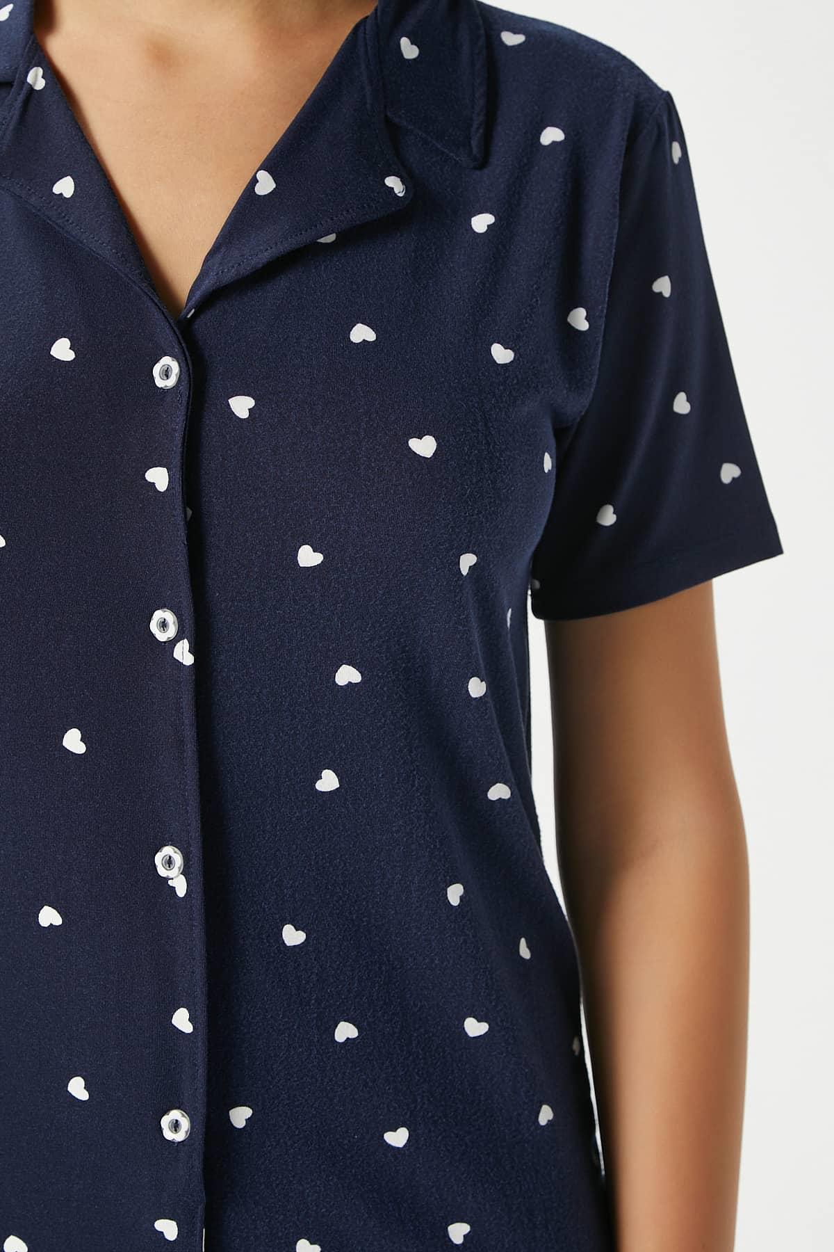 Kadın Mia Yumuşak Doku Lacivert Kalp Desen Ön Düğmeli Kısa Kollu Pijama Takımı