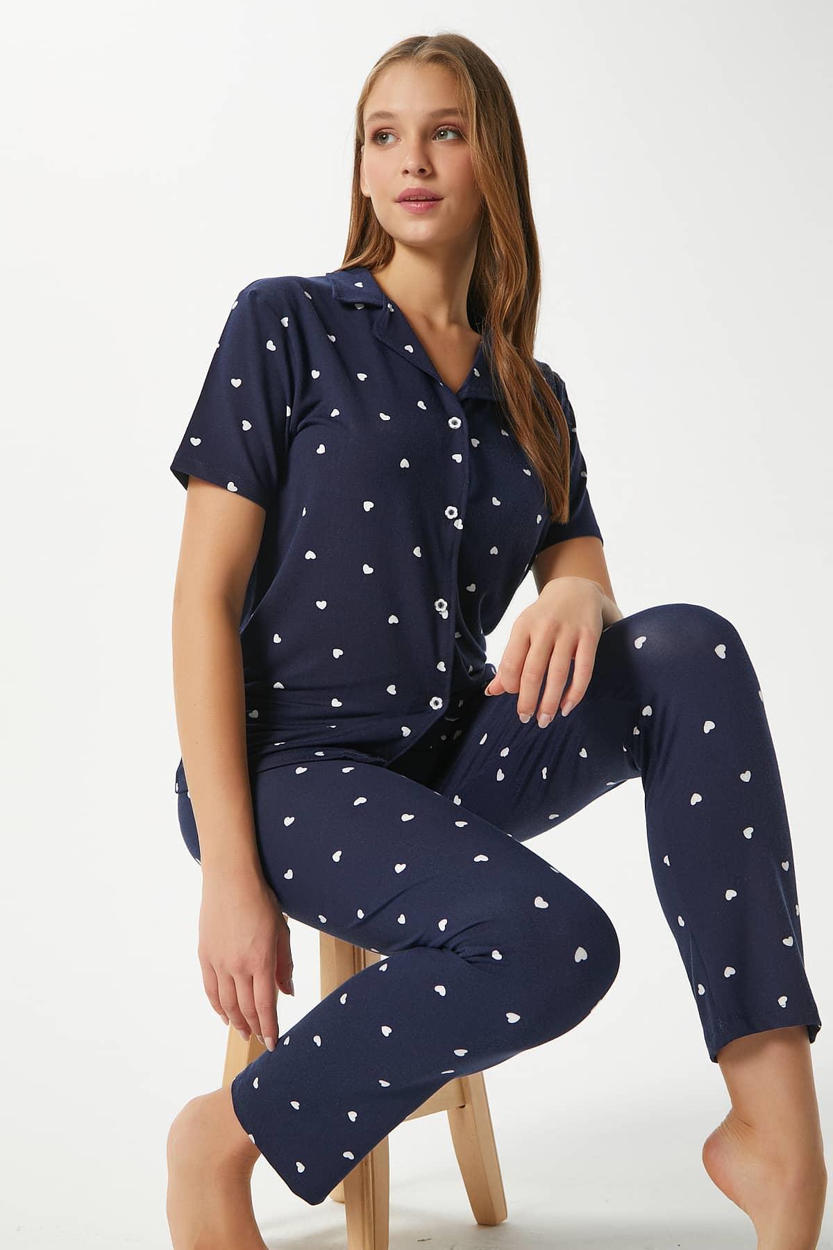 Kadın Mia Yumuşak Doku Lacivert Kalp Desen Ön Düğmeli Kısa Kollu Pijama Takımı