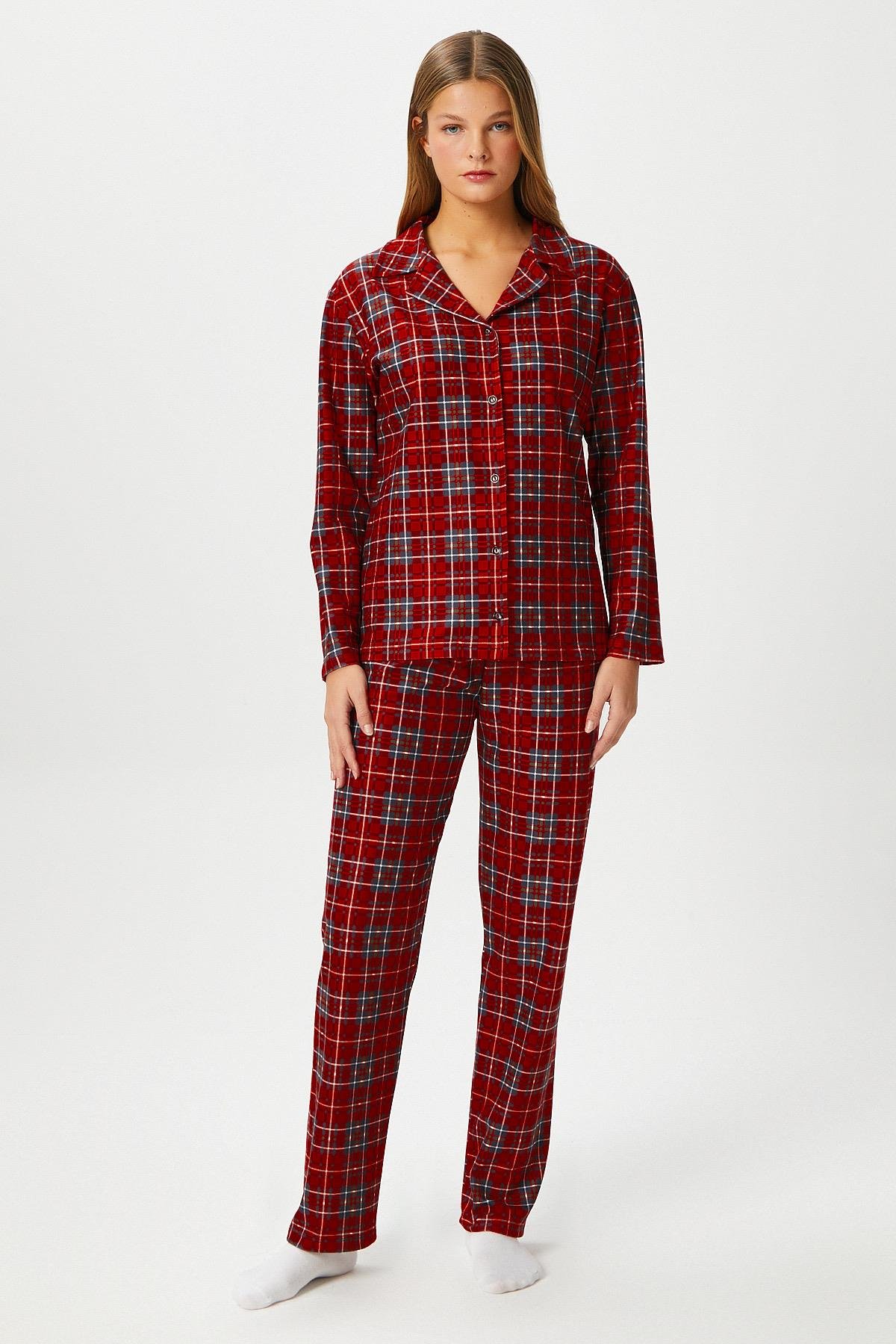 Kadın Nora Premium Kırmızı Ekose Süet Doku Düğmeli Yılbaşı Pijama Takımı
