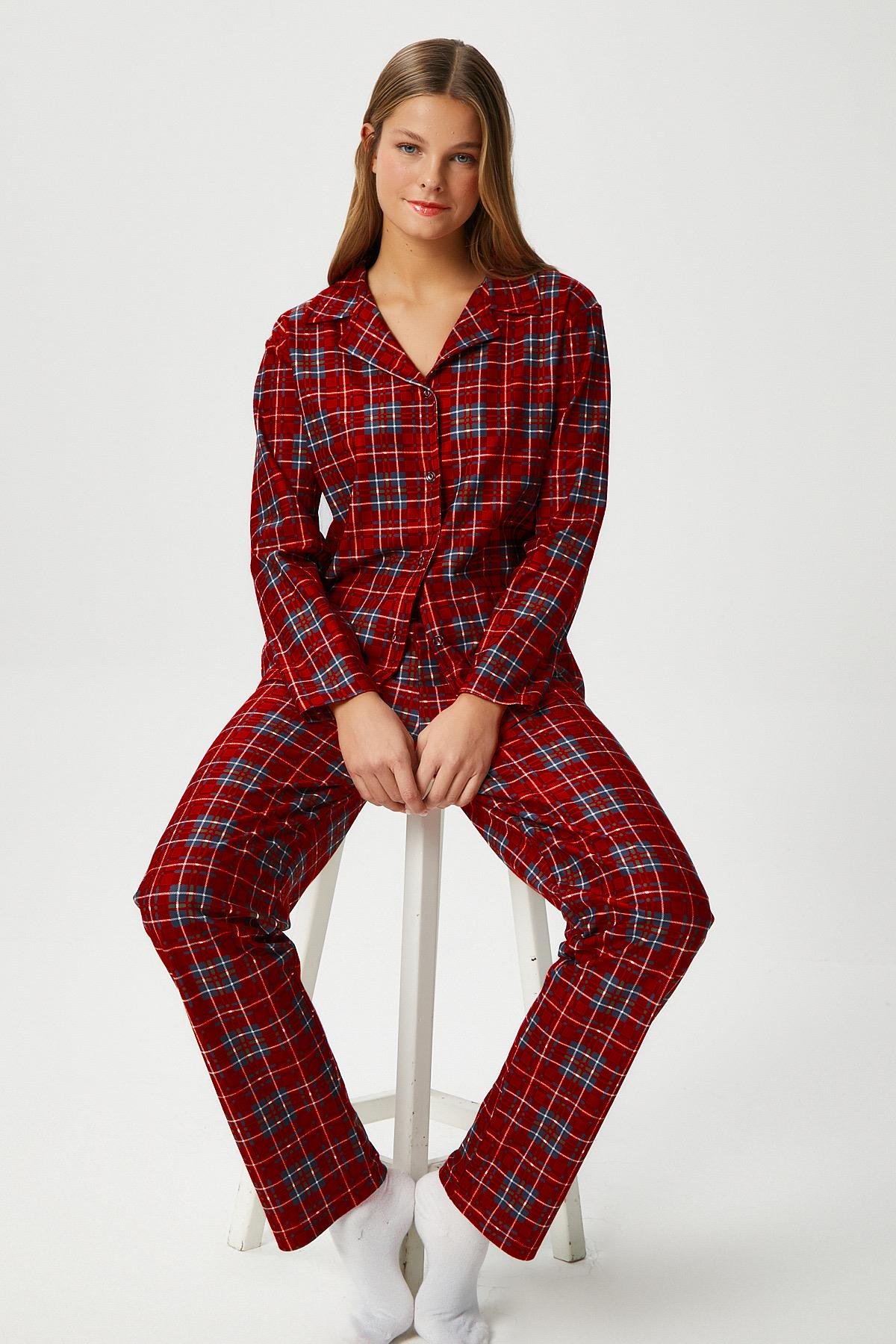 Kadın Nora Premium Kırmızı Ekose Süet Doku Düğmeli Yılbaşı Pijama Takımı