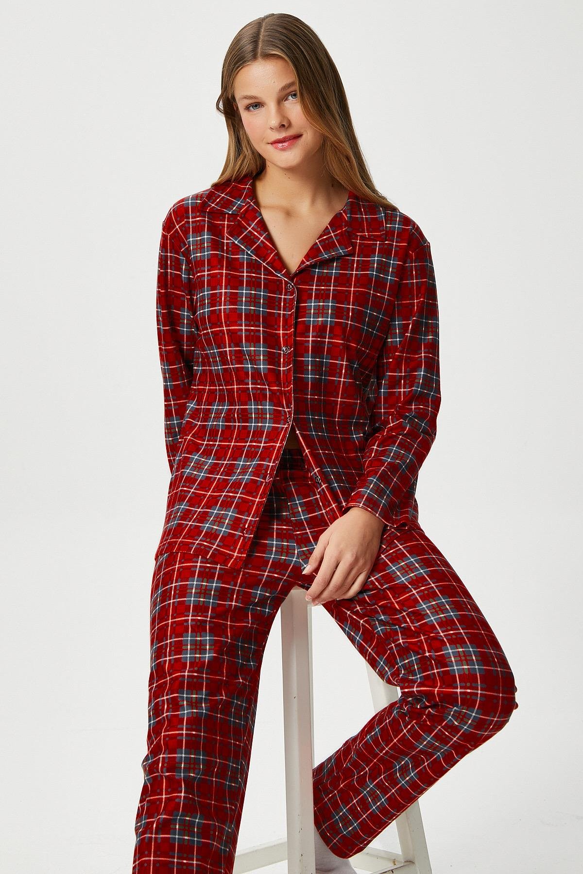 Kadın Nora Premium Kırmızı Ekose Süet Doku Düğmeli Yılbaşı Pijama Takımı