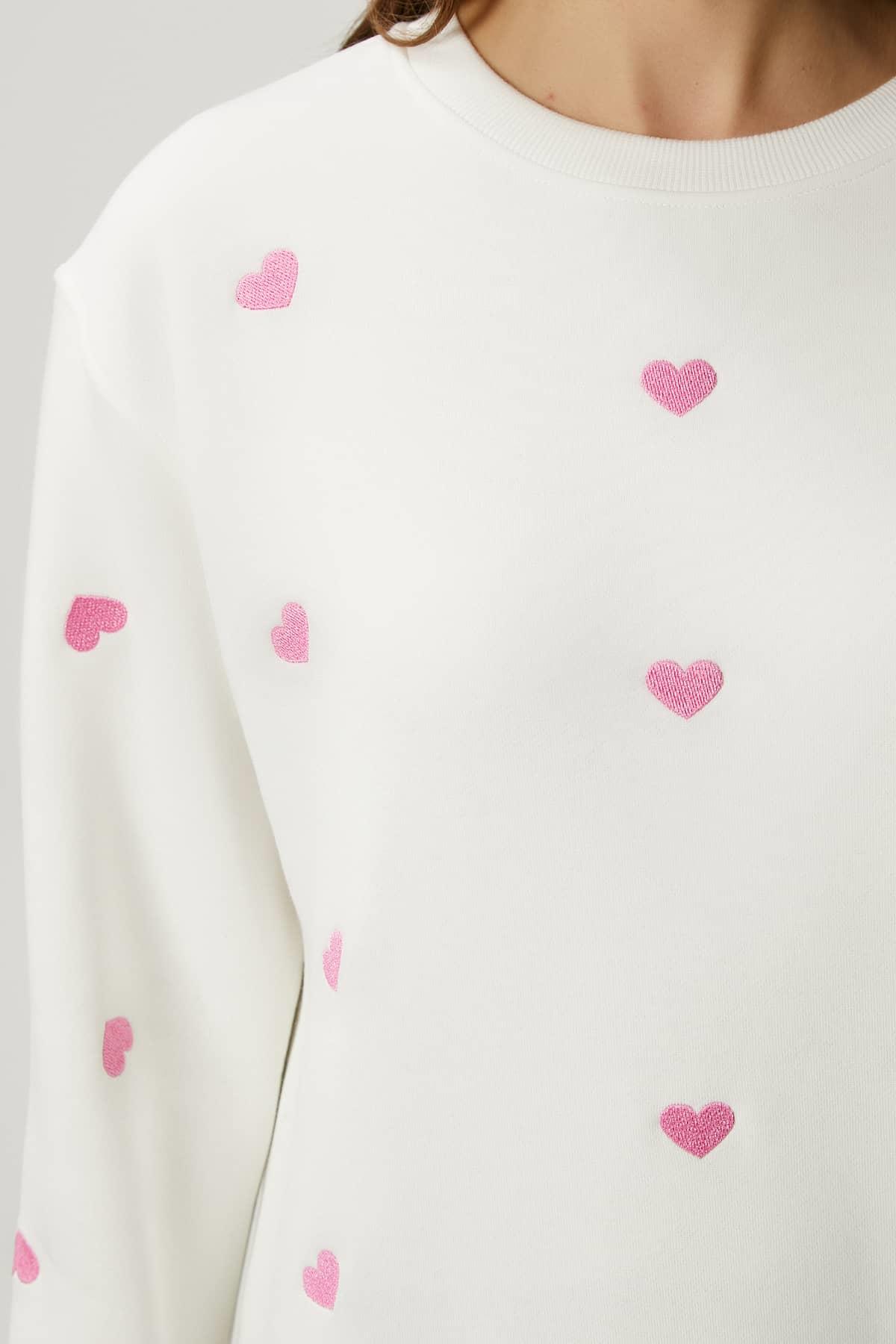 Kadın Pretty Beyaz Pembe Minik Kalp Sweatshirt