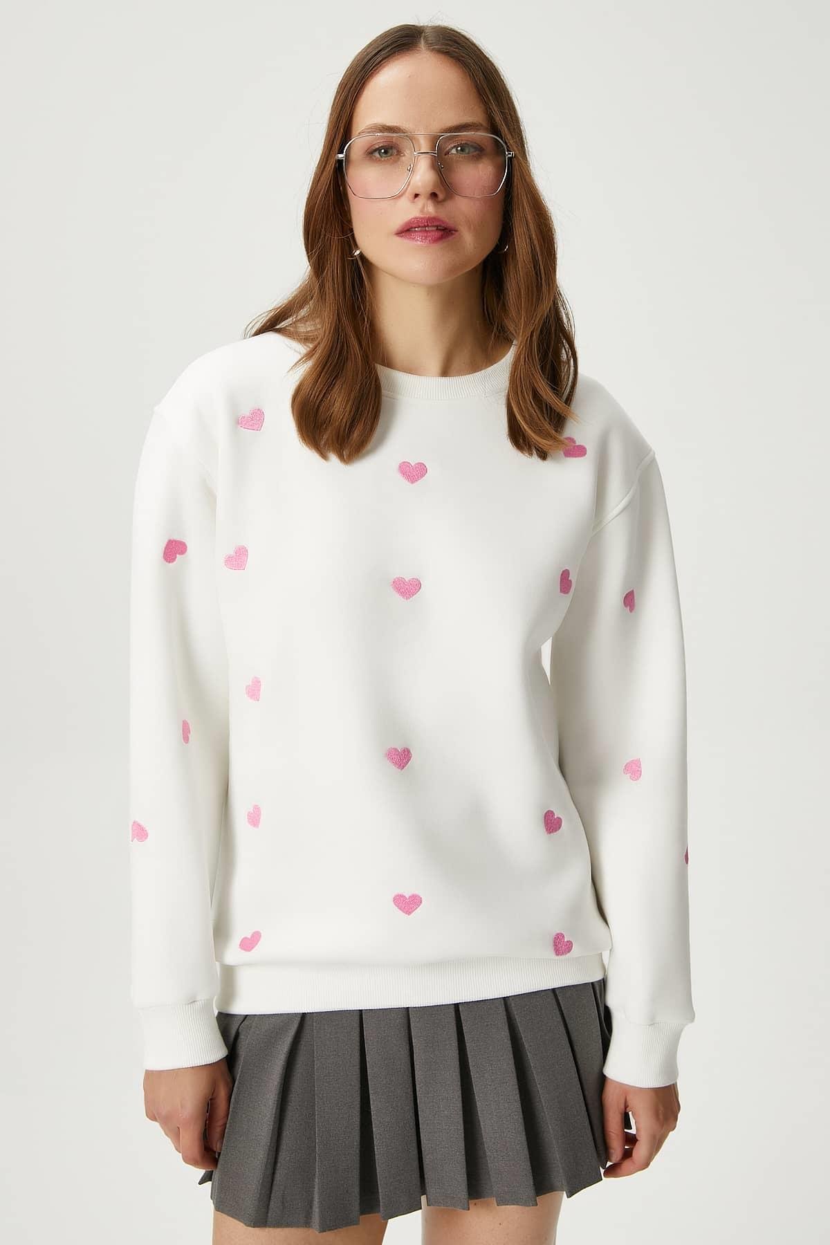 Kadın Pretty Beyaz Pembe Minik Kalp Sweatshirt