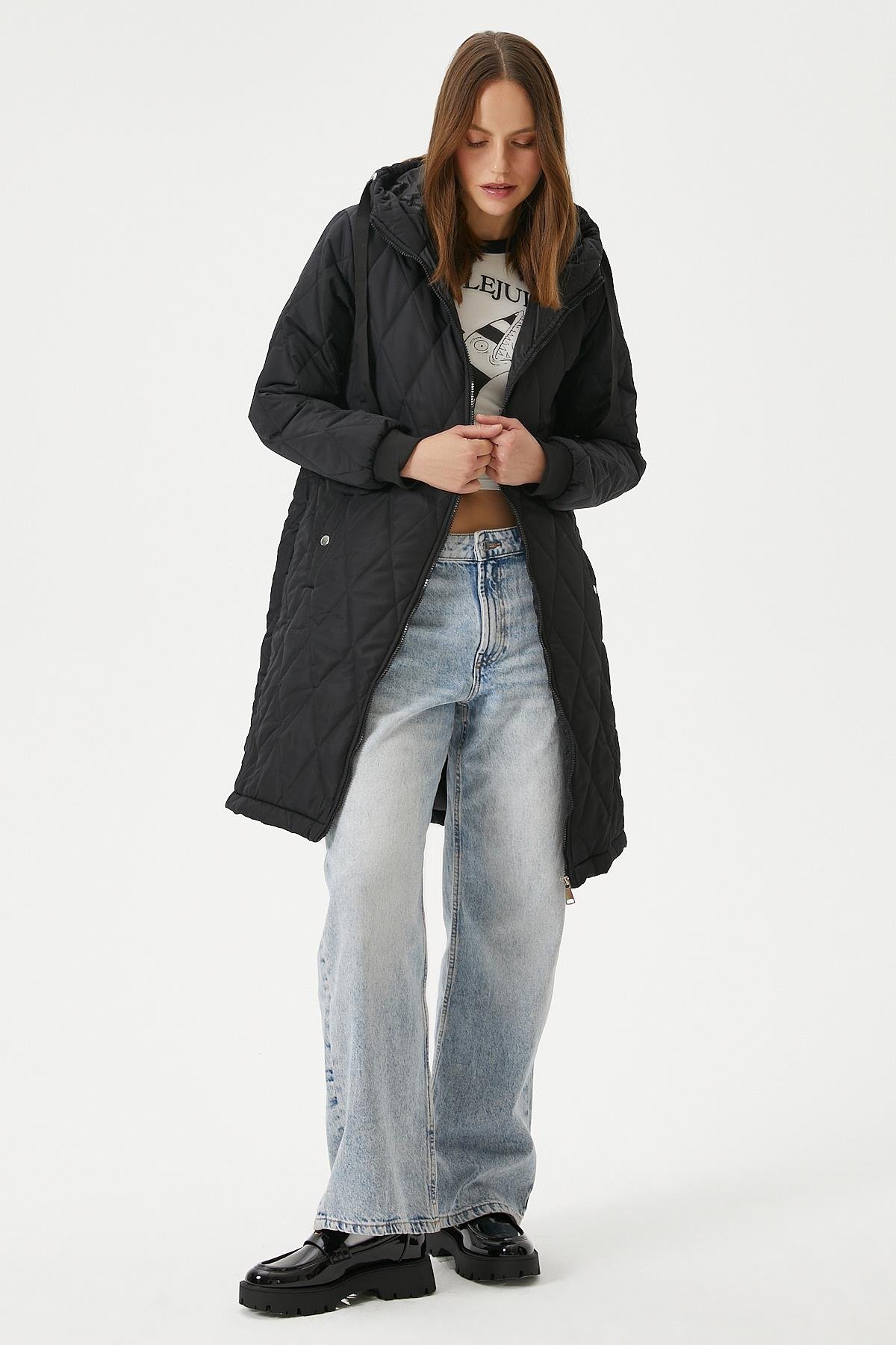 Kadın Sporty Kapüşonlu Kapitone Siyah Kaban