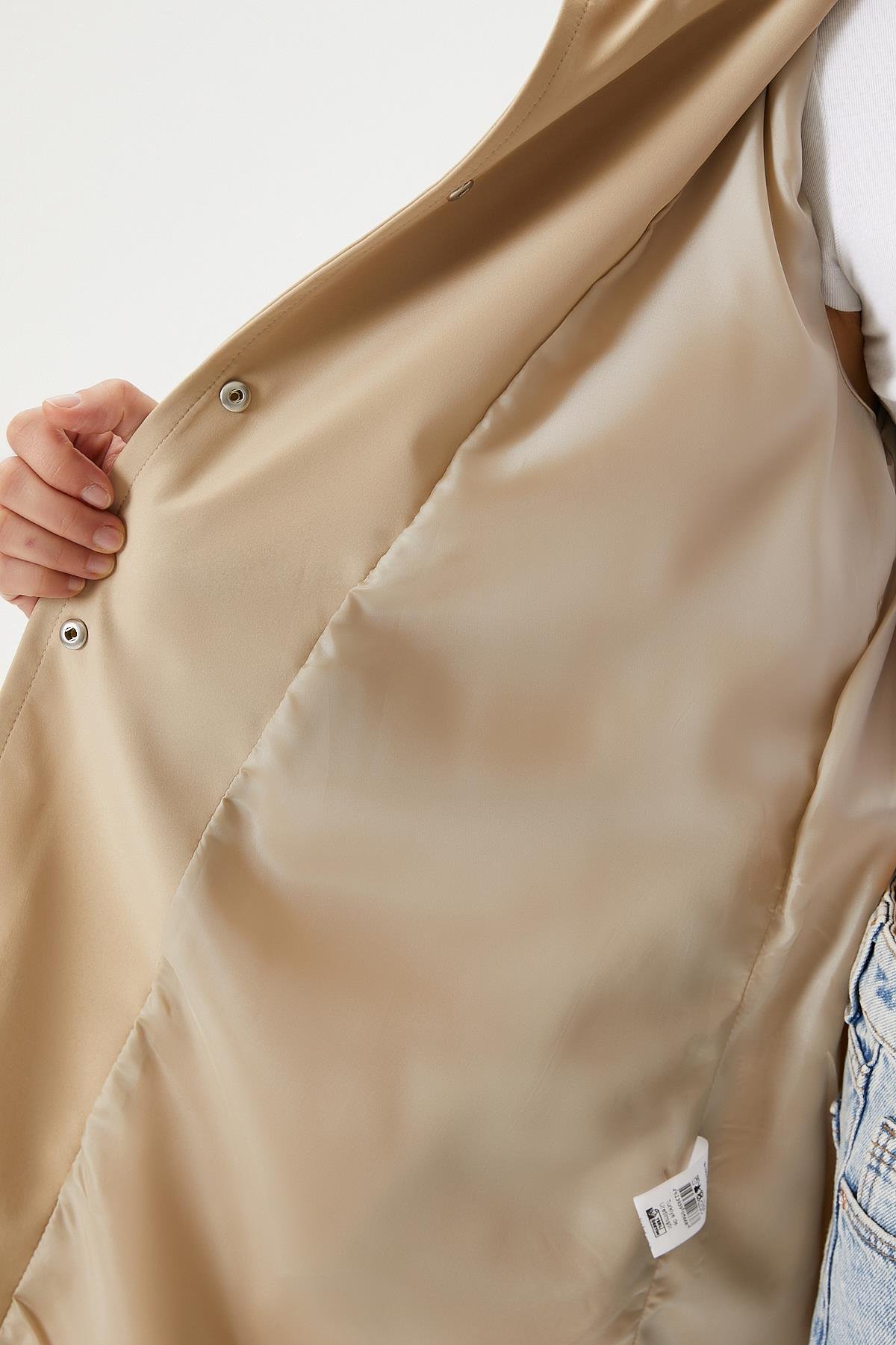 Kadın Trendy Kapüşonlu Çıtçıtlı Bej Trençkot