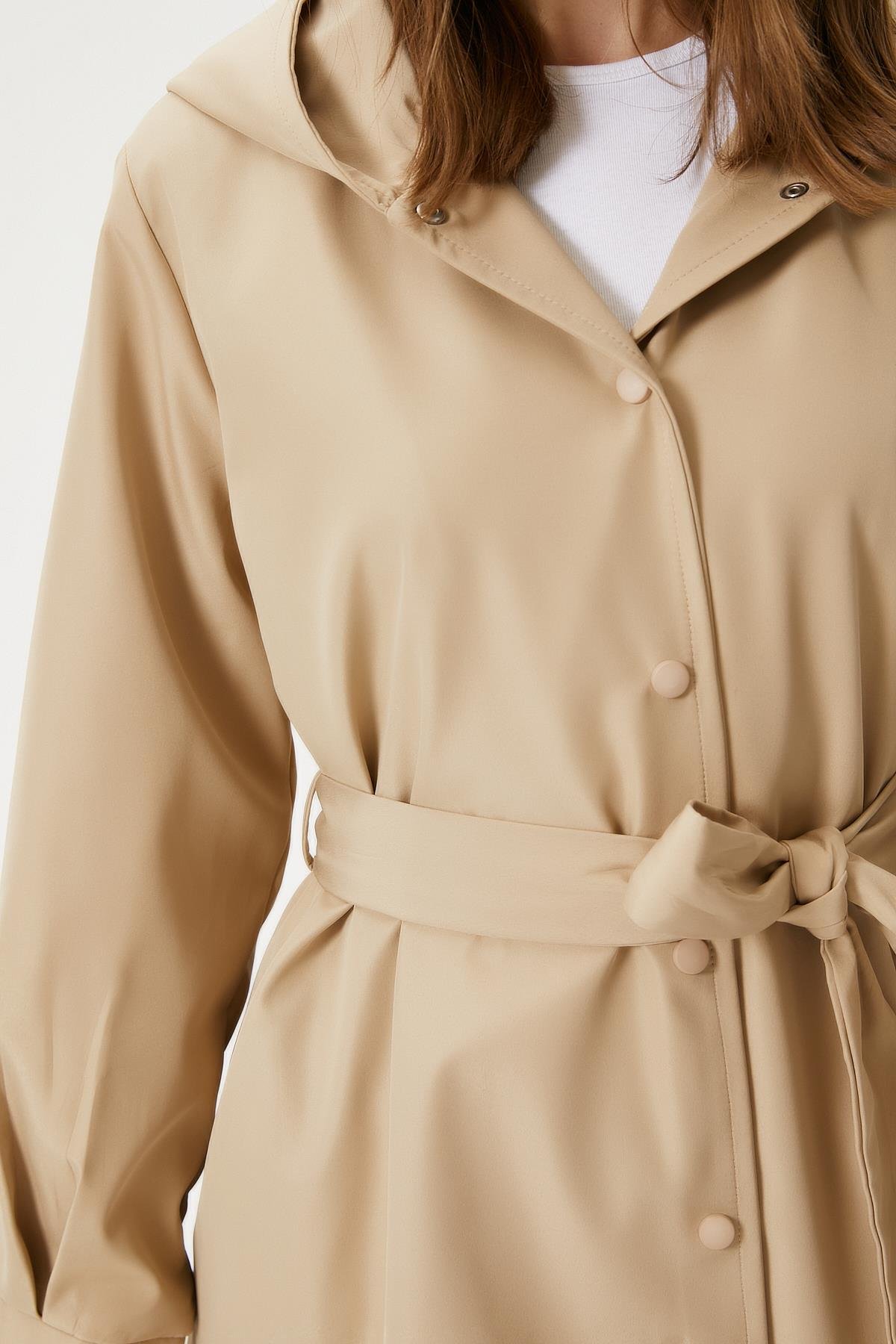 Kadın Trendy Kapüşonlu Çıtçıtlı Bej Trençkot