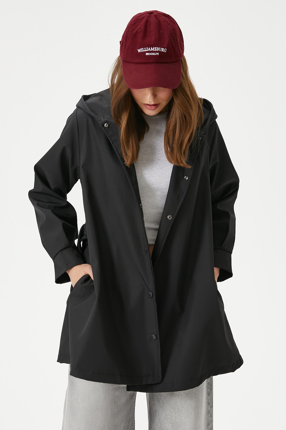 Kadın Trendy Kapüşonlu Çıtçıtlı Siyah Trençkot