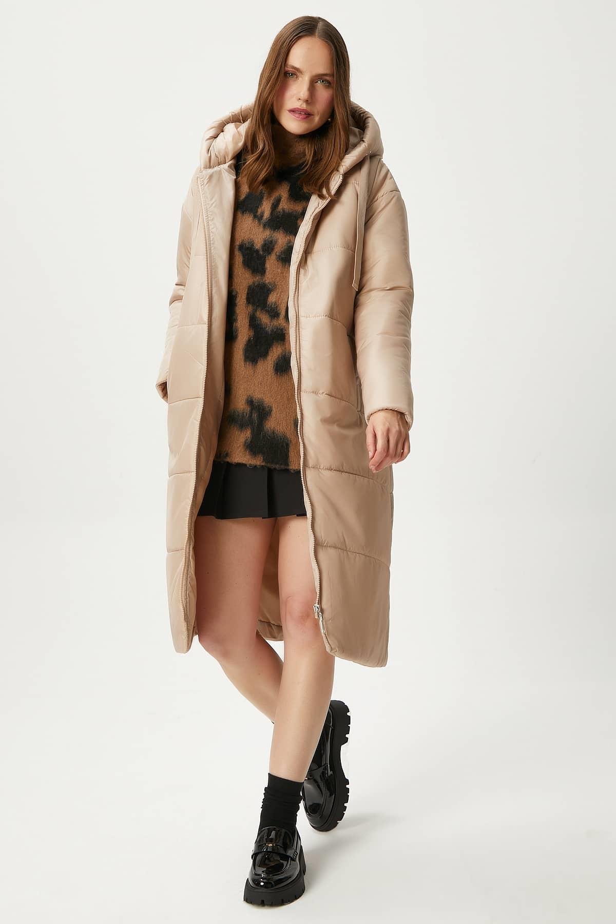 Kadın Warm Bej Kapüşonlu Uzun Şişme Kaban