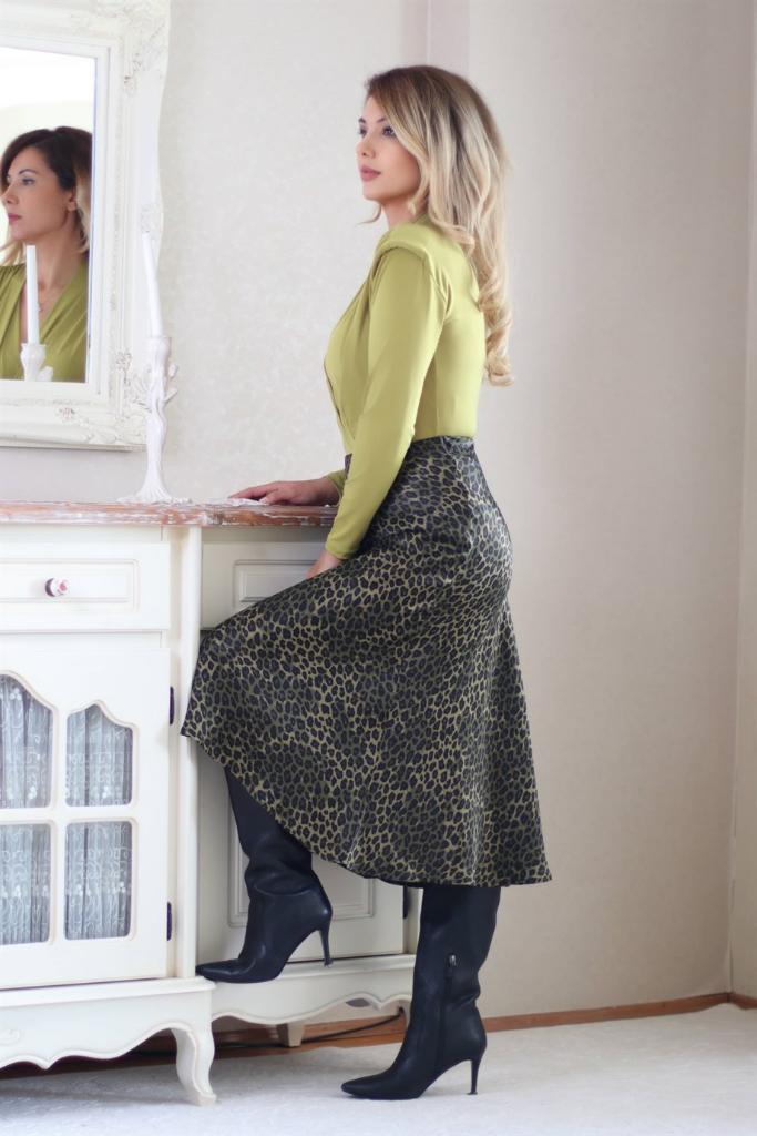 Kadın Yeşil Leopar Midi Saten Etek 