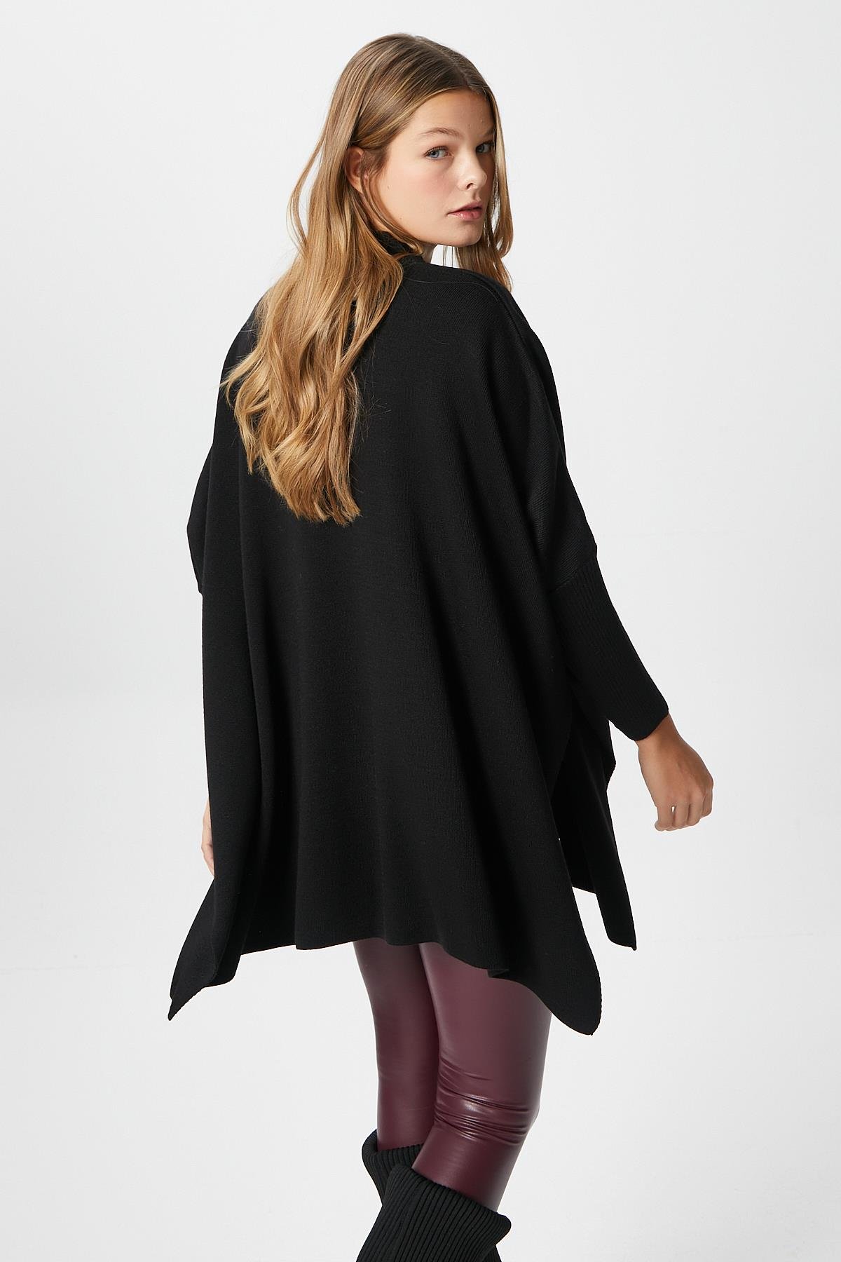 Kadın Zenta Oversize Yan Yırtmaçlı Siyah Triko Kazak 