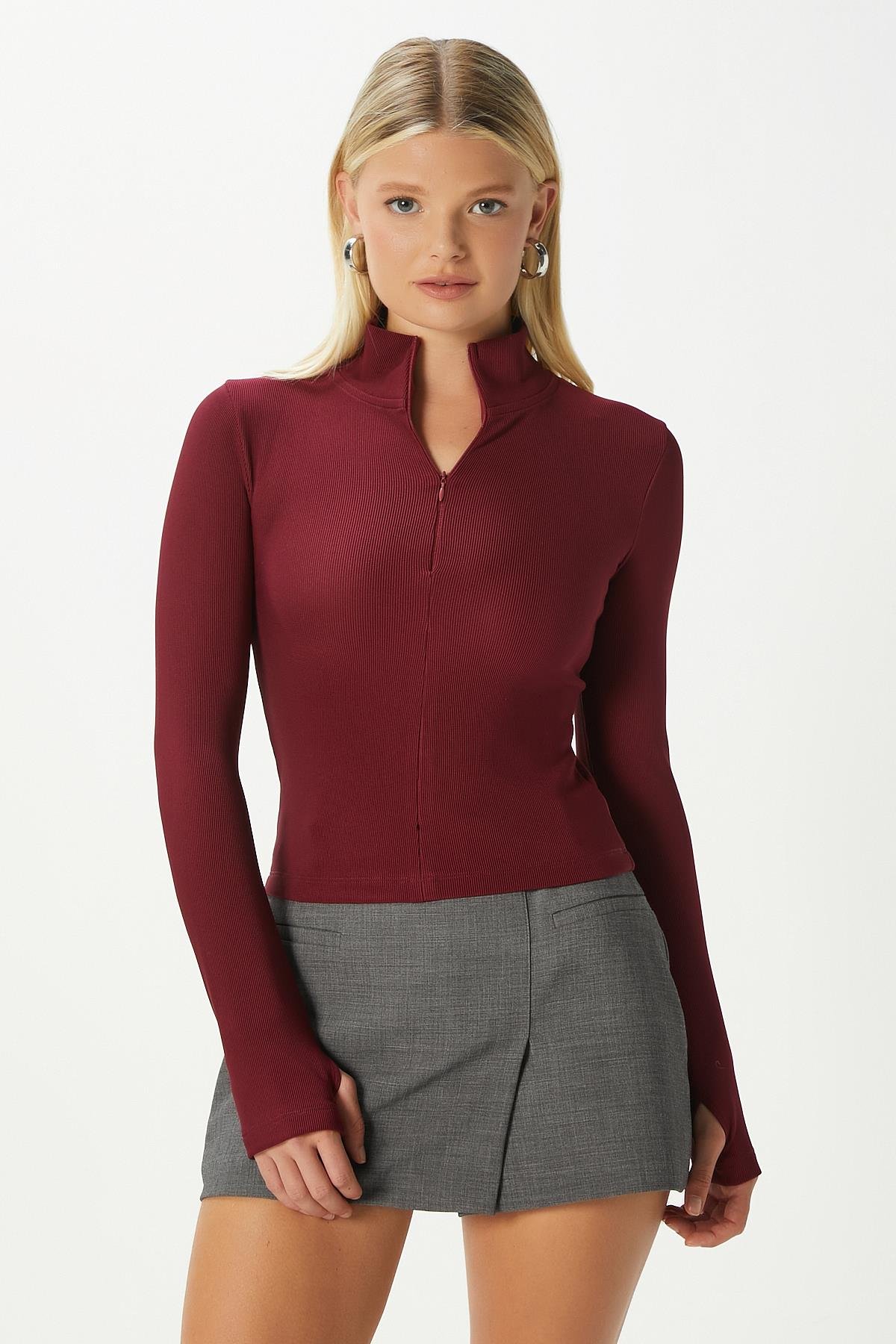 Lithe Vucuda Oturan Yarım Fermuarlı Fitilli Bordo Bluz