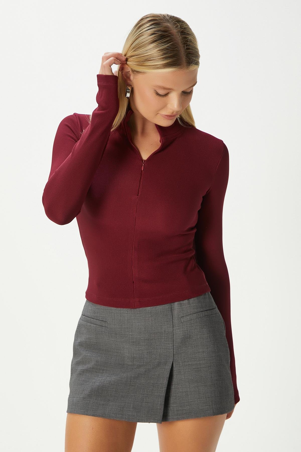 Lithe Vucuda Oturan Yarım Fermuarlı Fitilli Bordo Bluz