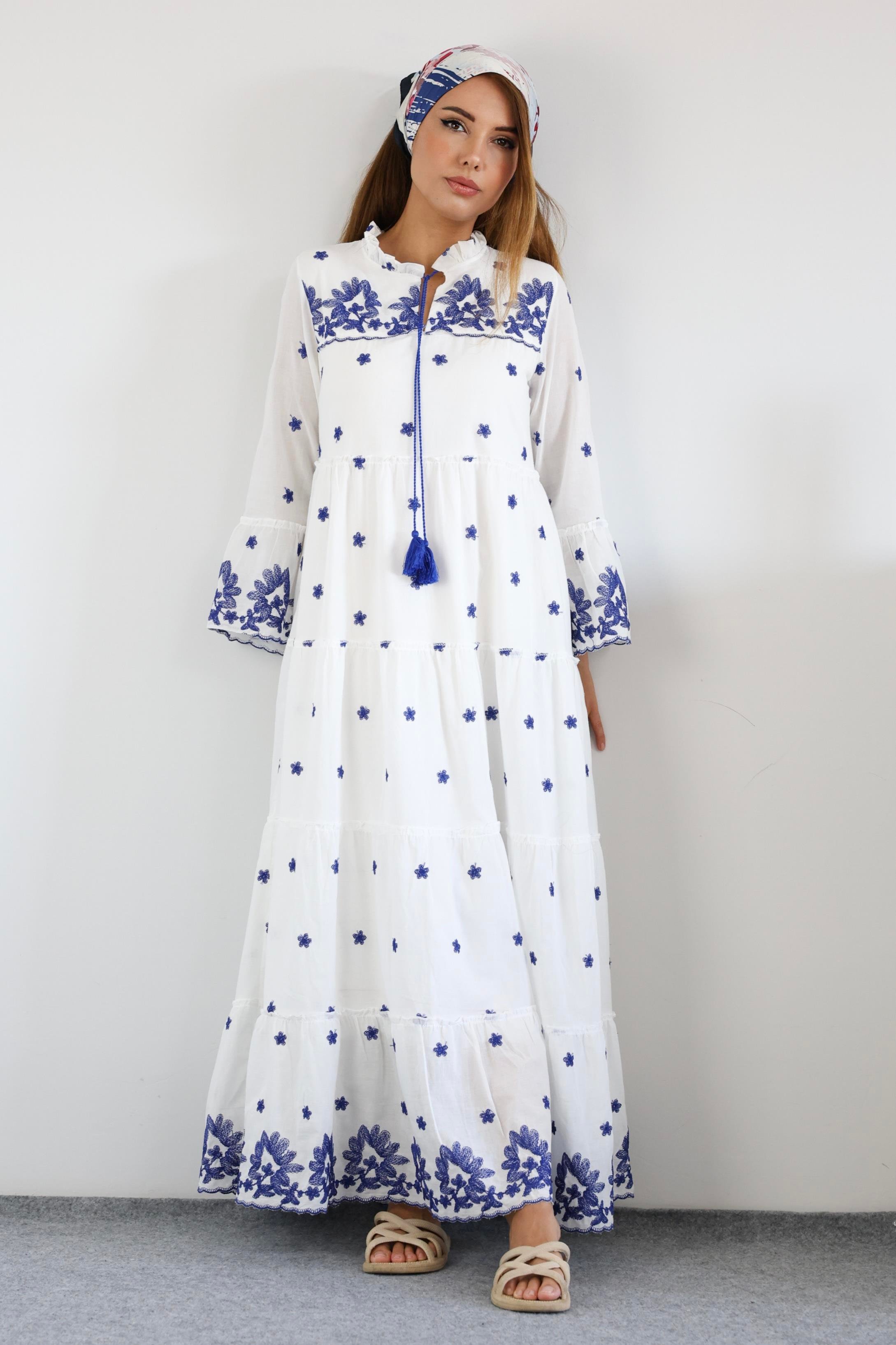 Prive Nakış Detaylı Astarlı Uzun Elbise