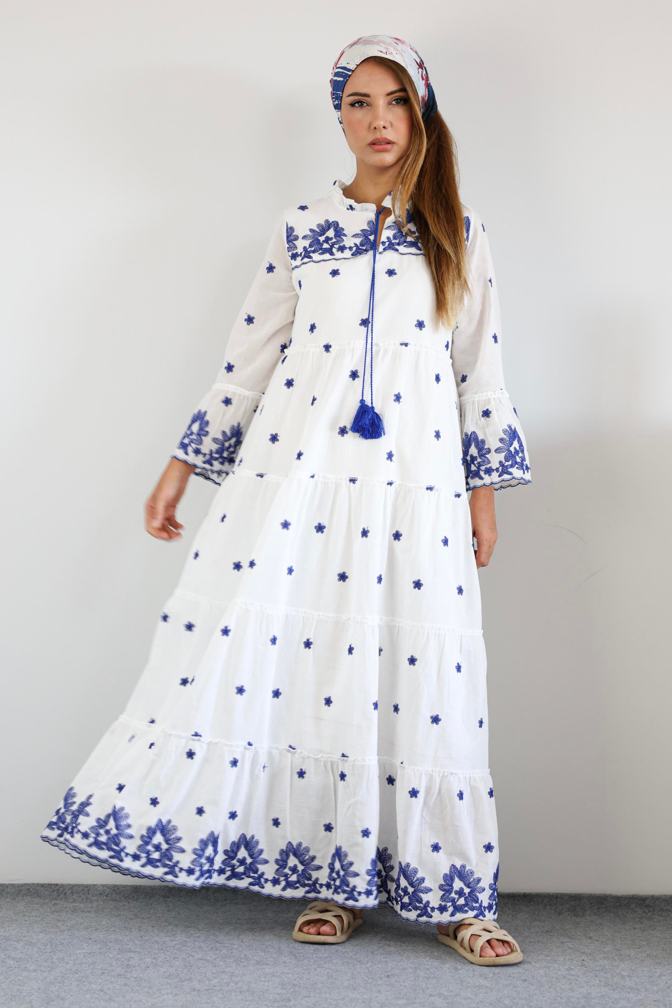 Prive Nakış Detaylı Astarlı Uzun Elbise