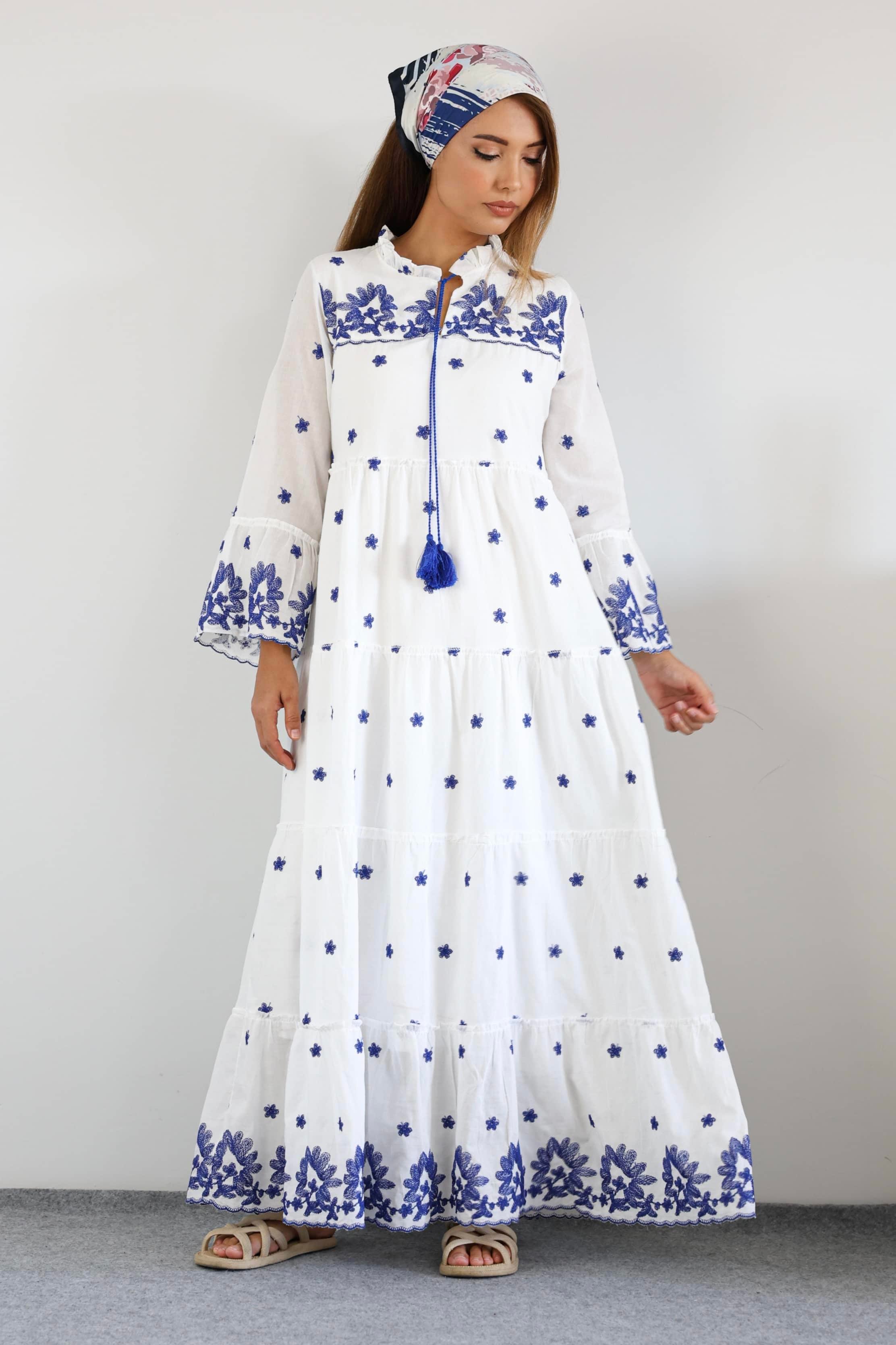 Prive Nakış Detaylı Astarlı Uzun Elbise