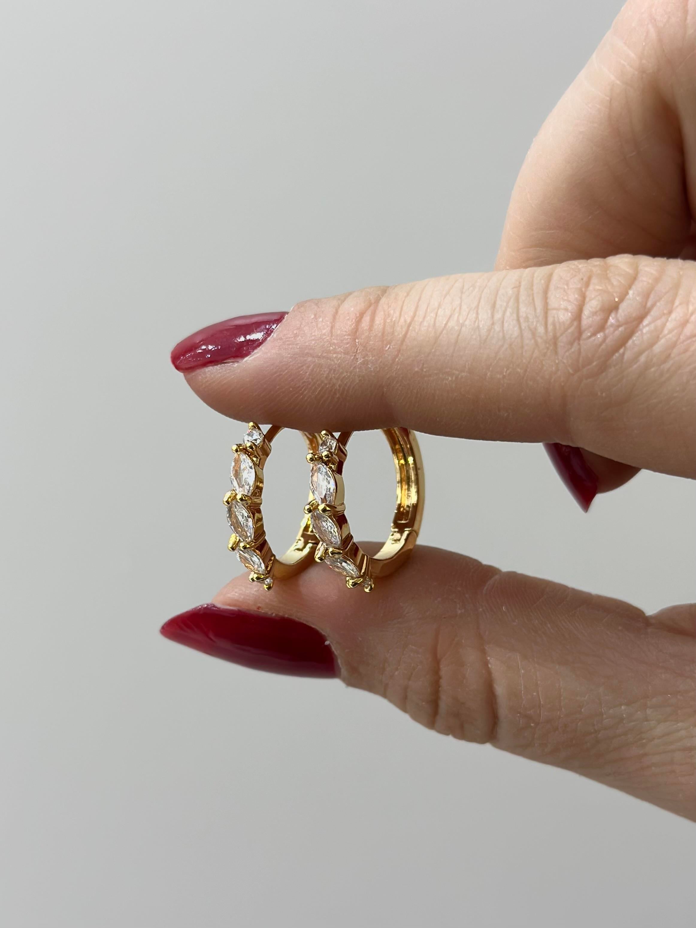 Küpe gold taşlı
