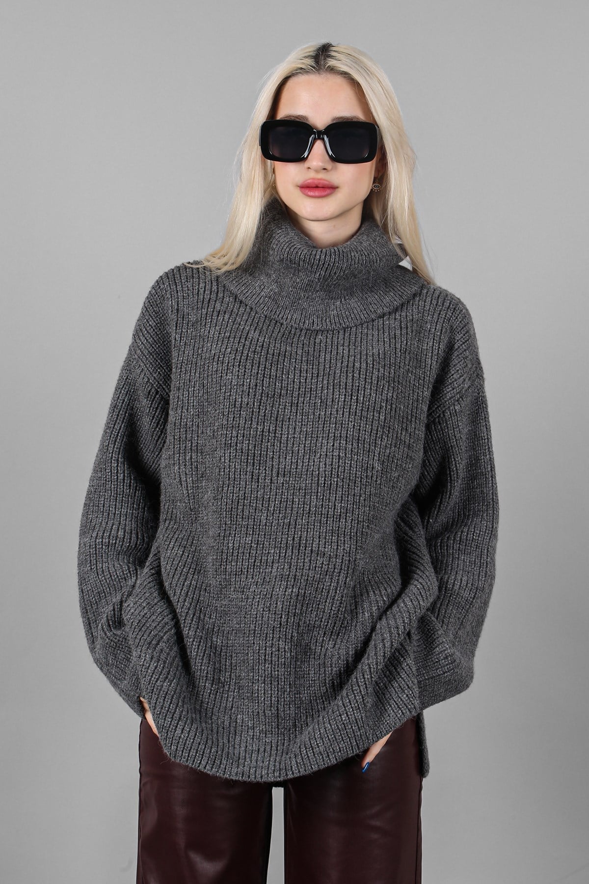 Antrasit Oversize Boğazlı Triko Kazak MG1592