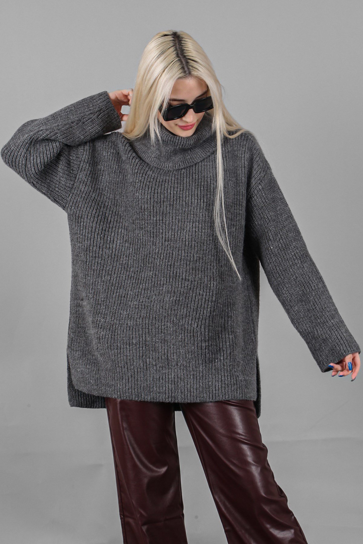 Antrasit Oversize Boğazlı Triko Kazak MG1592