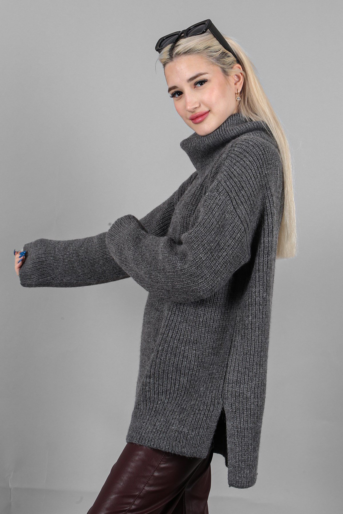 Antrasit Oversize Boğazlı Triko Kazak MG1592
