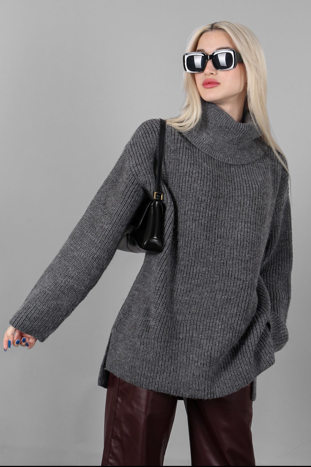 Antrasit Oversize Boğazlı Triko Kazak MG1592
