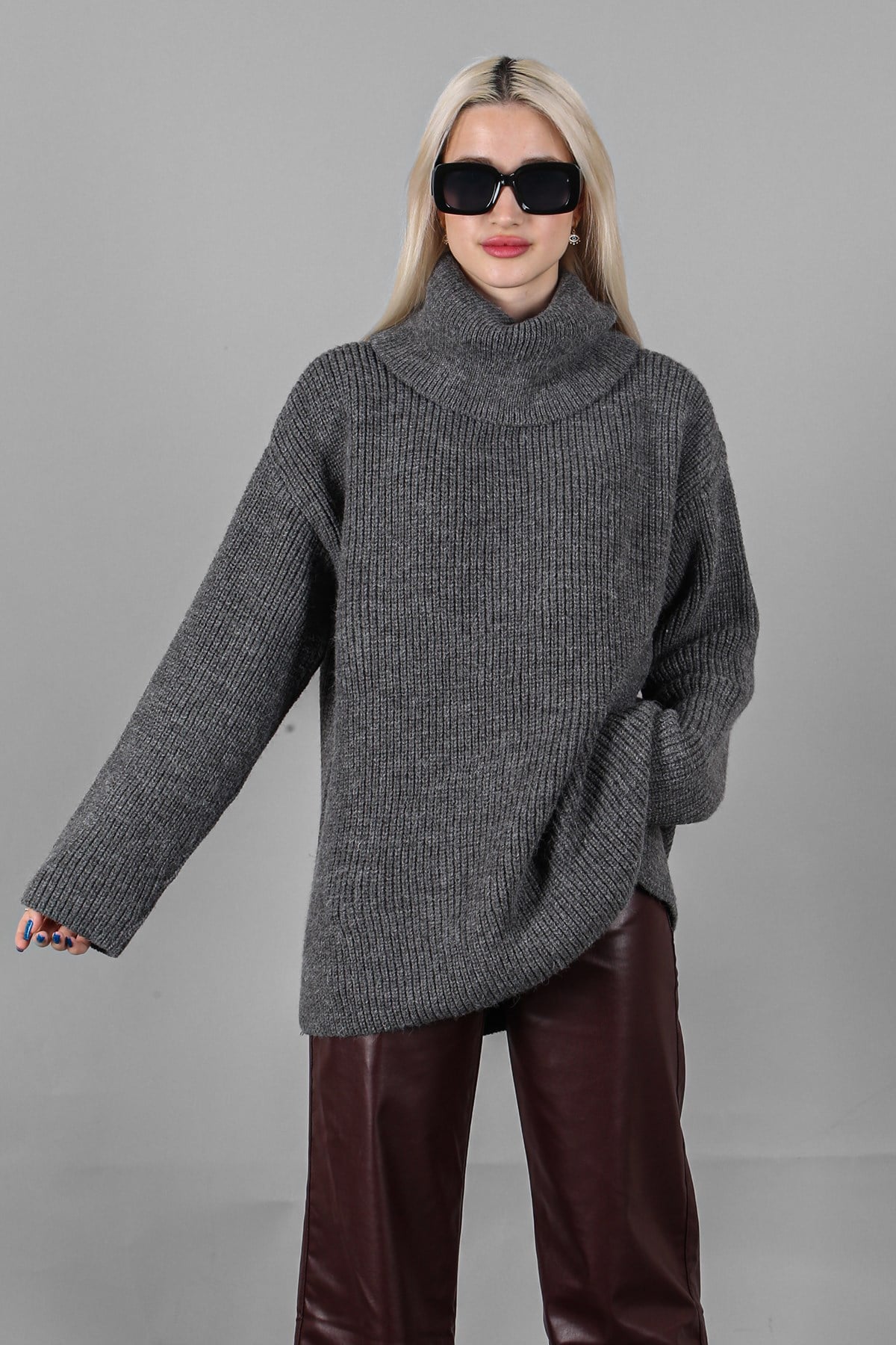 Antrasit Oversize Boğazlı Triko Kazak MG1592