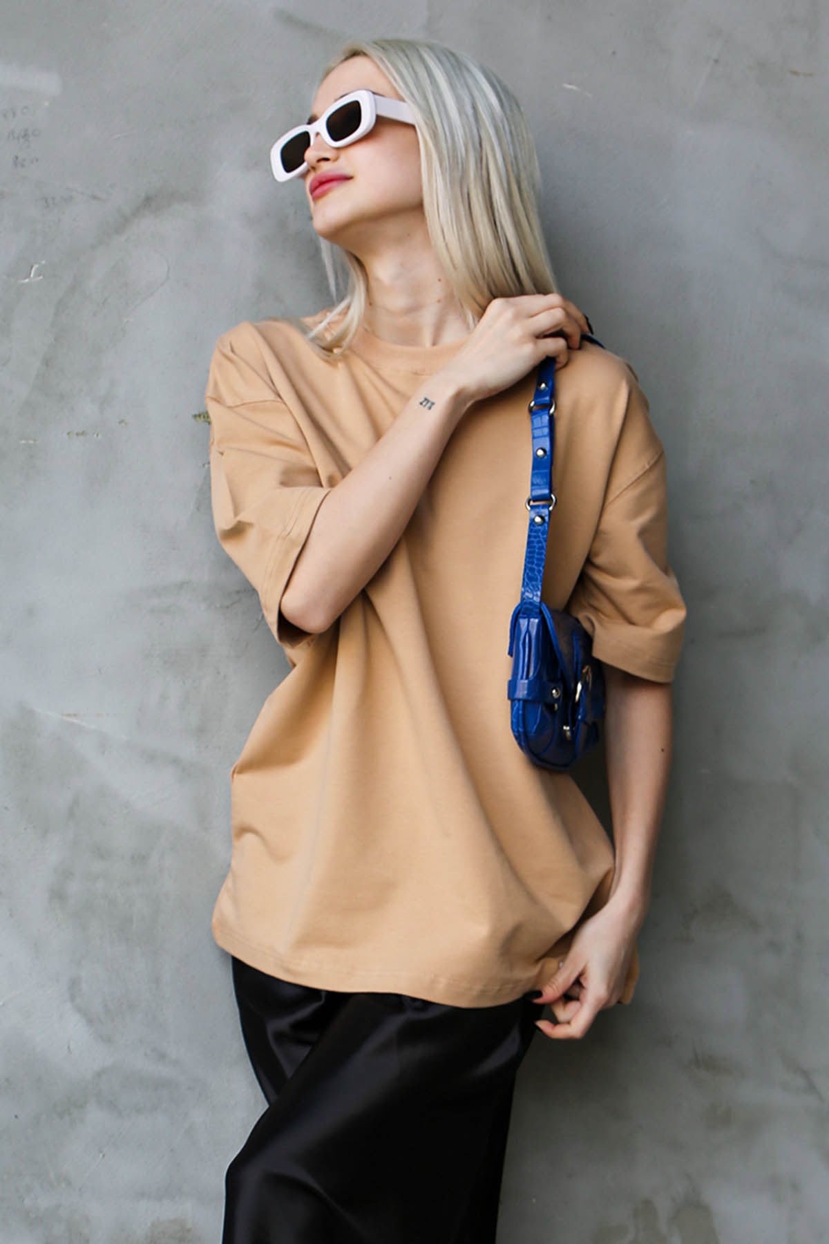 Bej Bisiklet Yaka Basic Oversize T-shirt MG1687