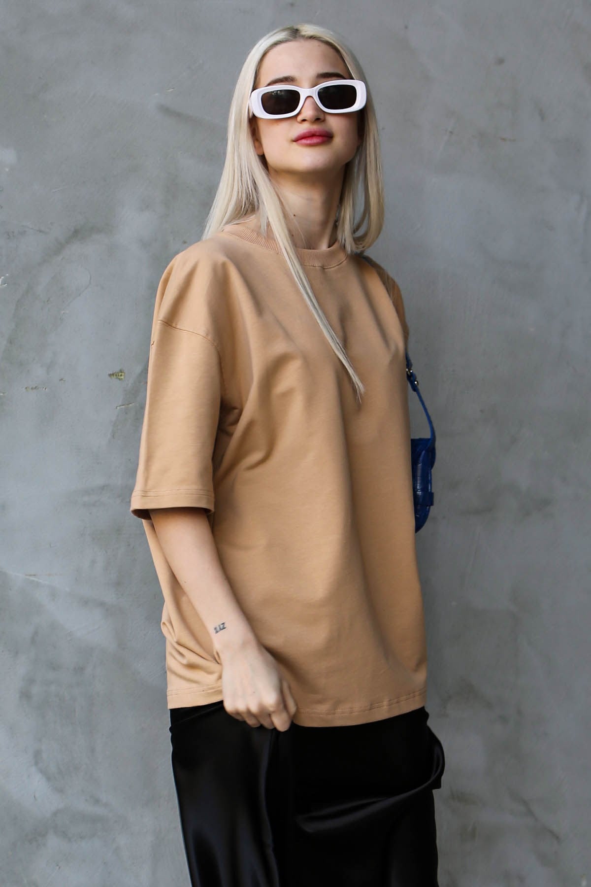 Bej Bisiklet Yaka Basic Oversize T-shirt MG1687