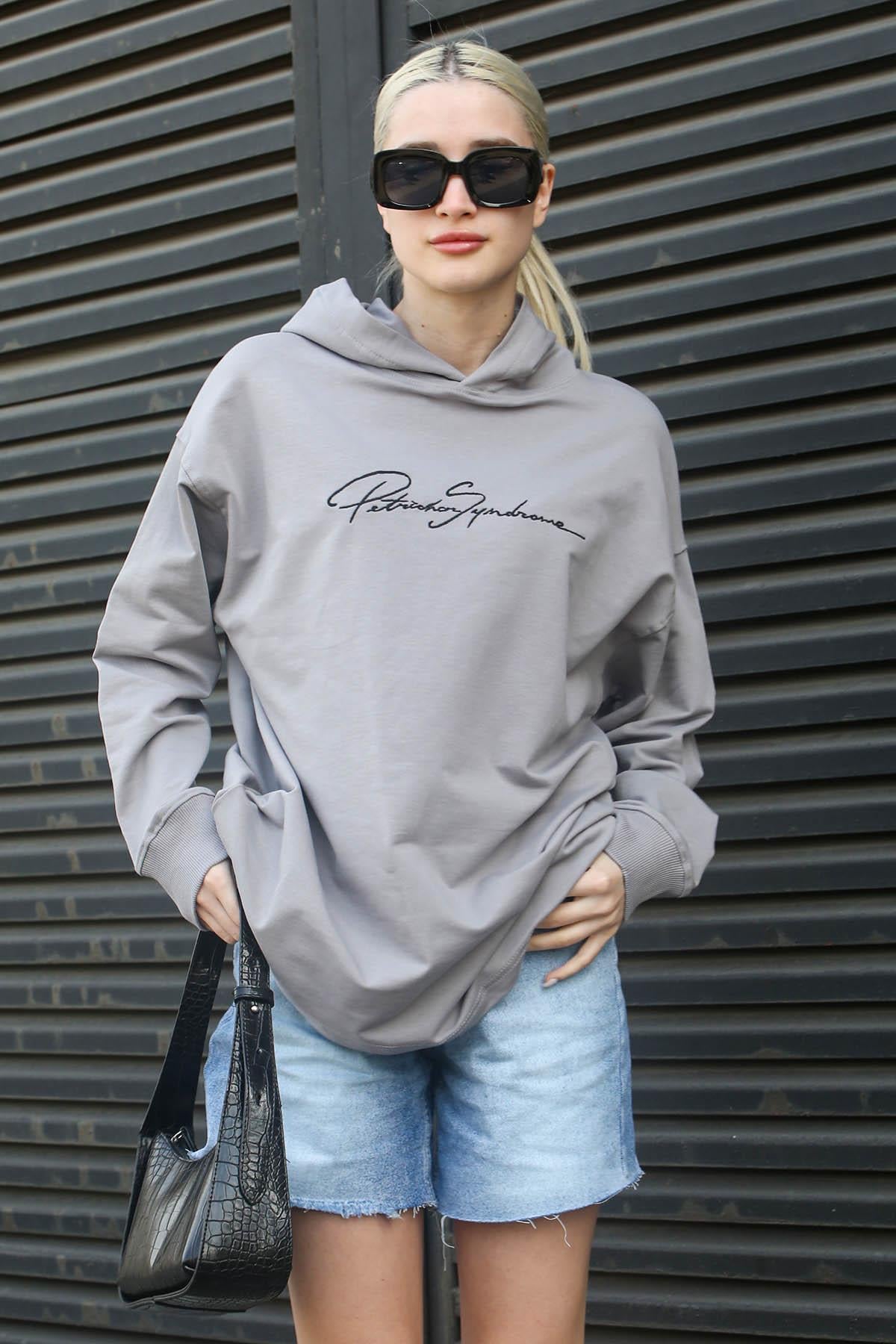Boyalı Gri Nakışlı Kapüşonlu Kadın Sweatshirt MG1691