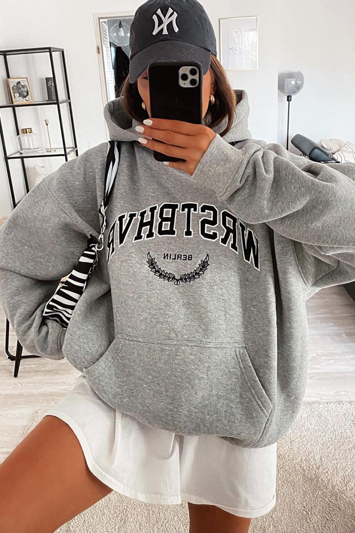 Gri Nakışlı Kapşonlu Kadın Sweatshirt MG1685