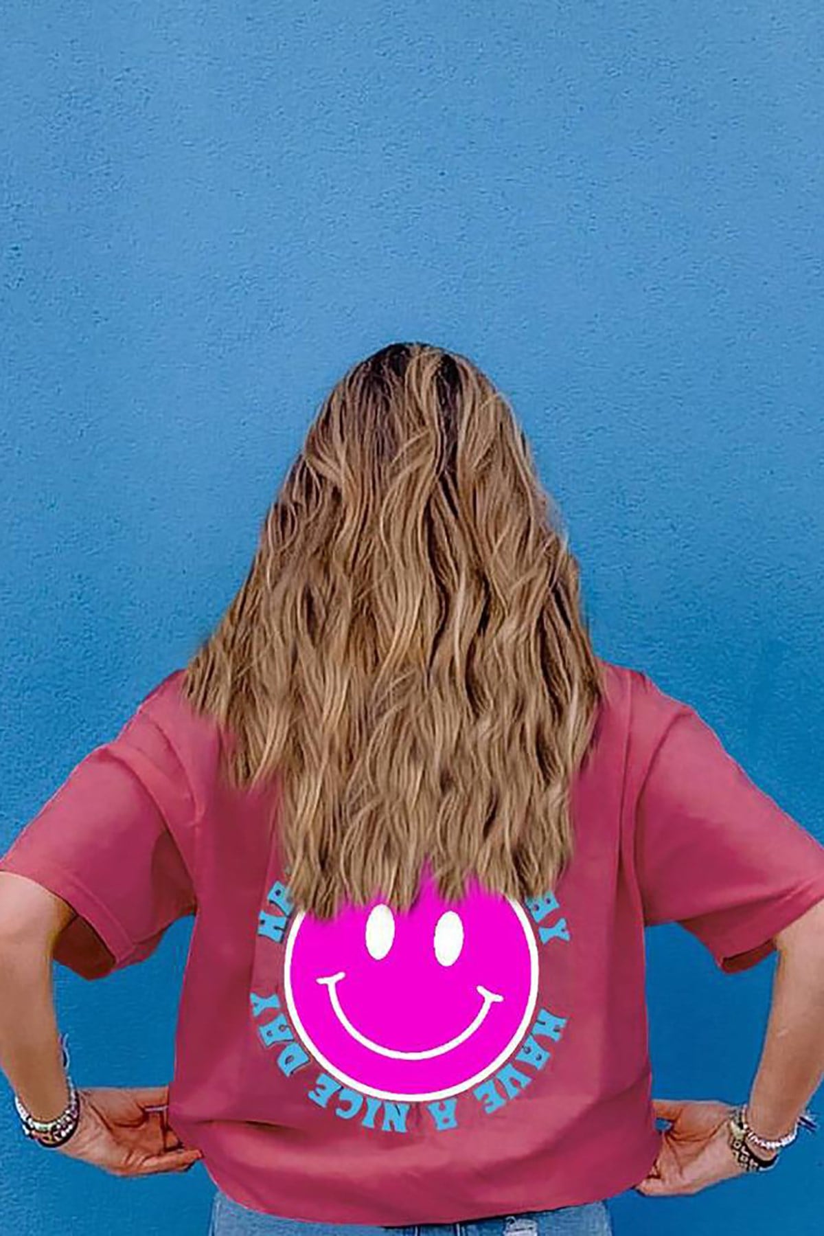 Pembe Arka Baskılı Oversize Yuvarlak Yaka Kadın Tişört