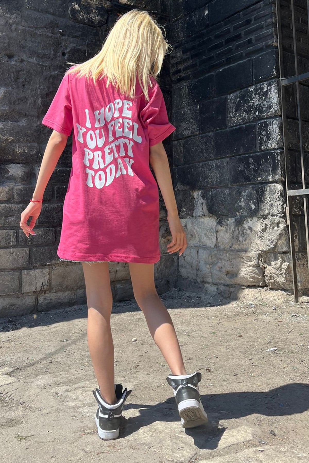 Pembe Baskılı Oversize Yuvarlak Yaka Kadın Tişört