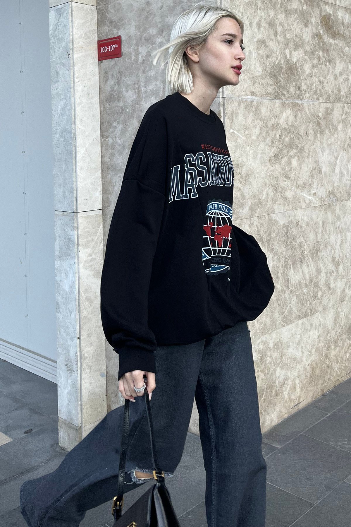 Siyah Bisiklet Yaka Baskılı Oversize Kadın Sweatshirt MG1588